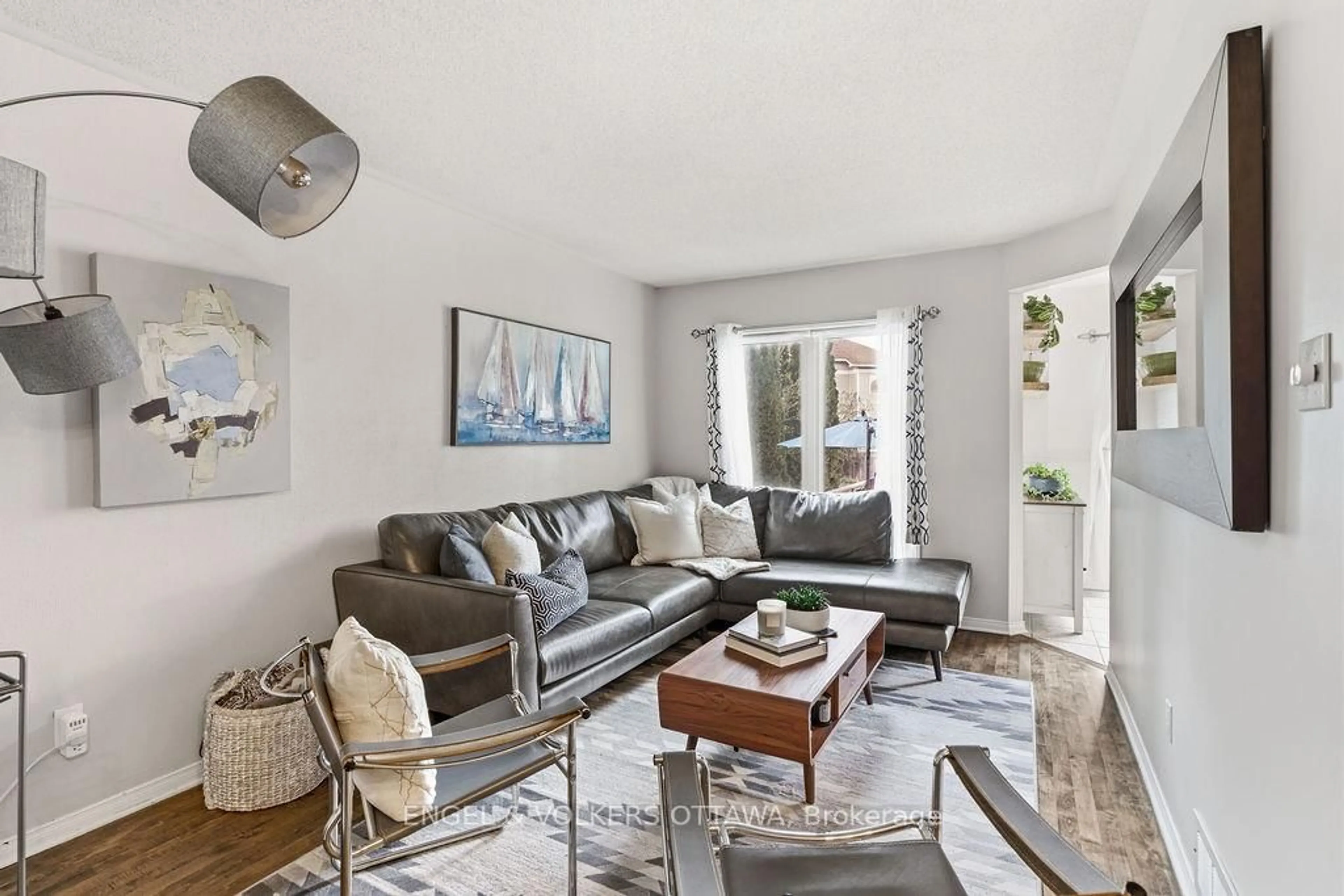 Living room with furniture, unknown for 371 Hillsboro Private, Ottawa Ontario K2M 3B1