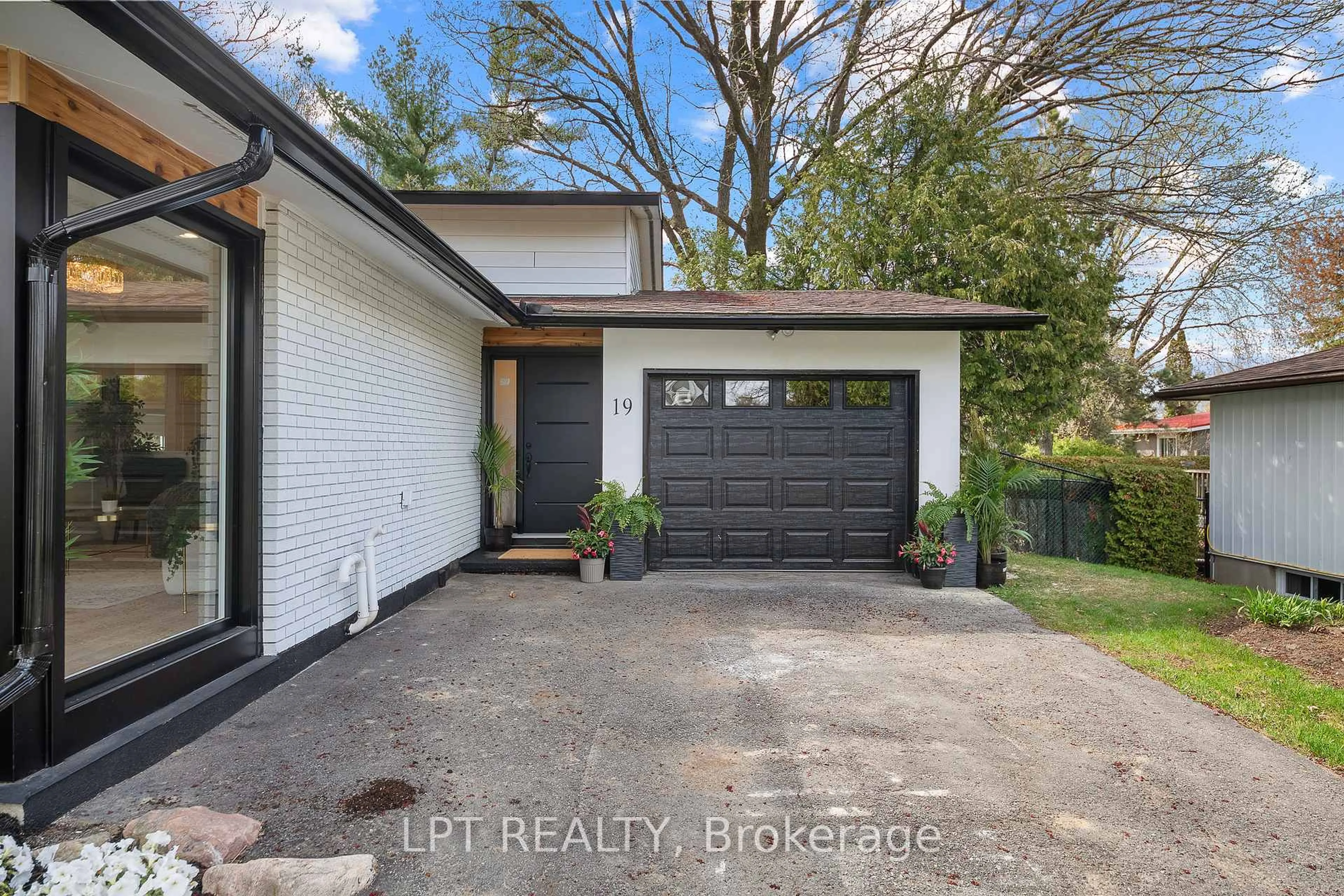 Unknown for 19 Moorcroft Rd, Ottawa Ontario K2G 0M6