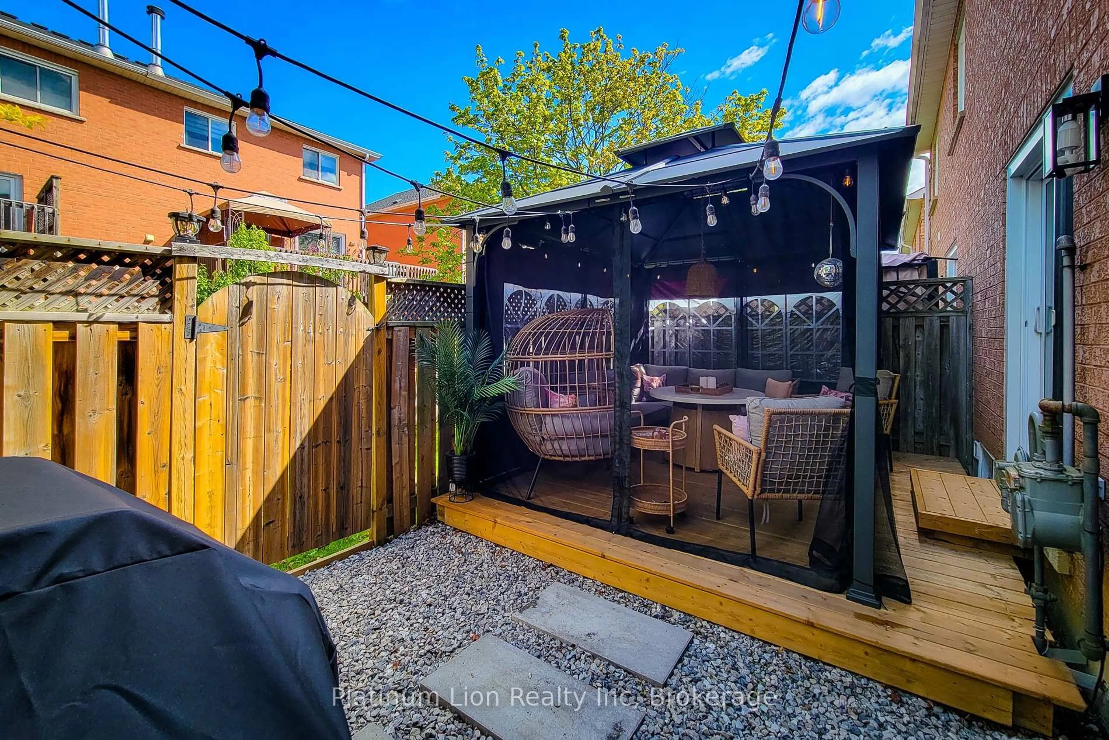 Patio, street for 7 Davidson Blvd #14, Hamilton Ontario L9H 6Y7