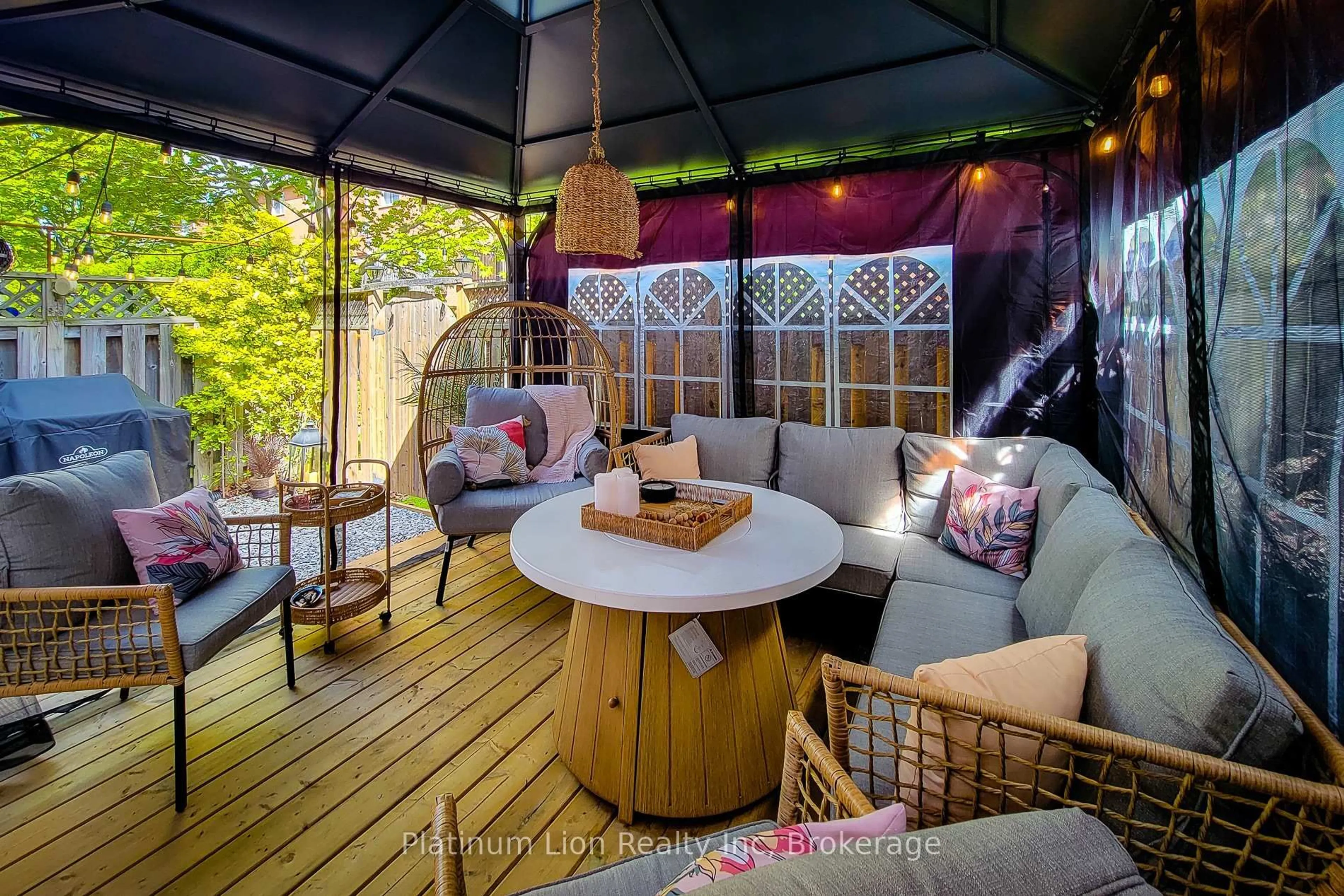 Patio, street for 7 Davidson Blvd #14, Hamilton Ontario L9H 6Y7