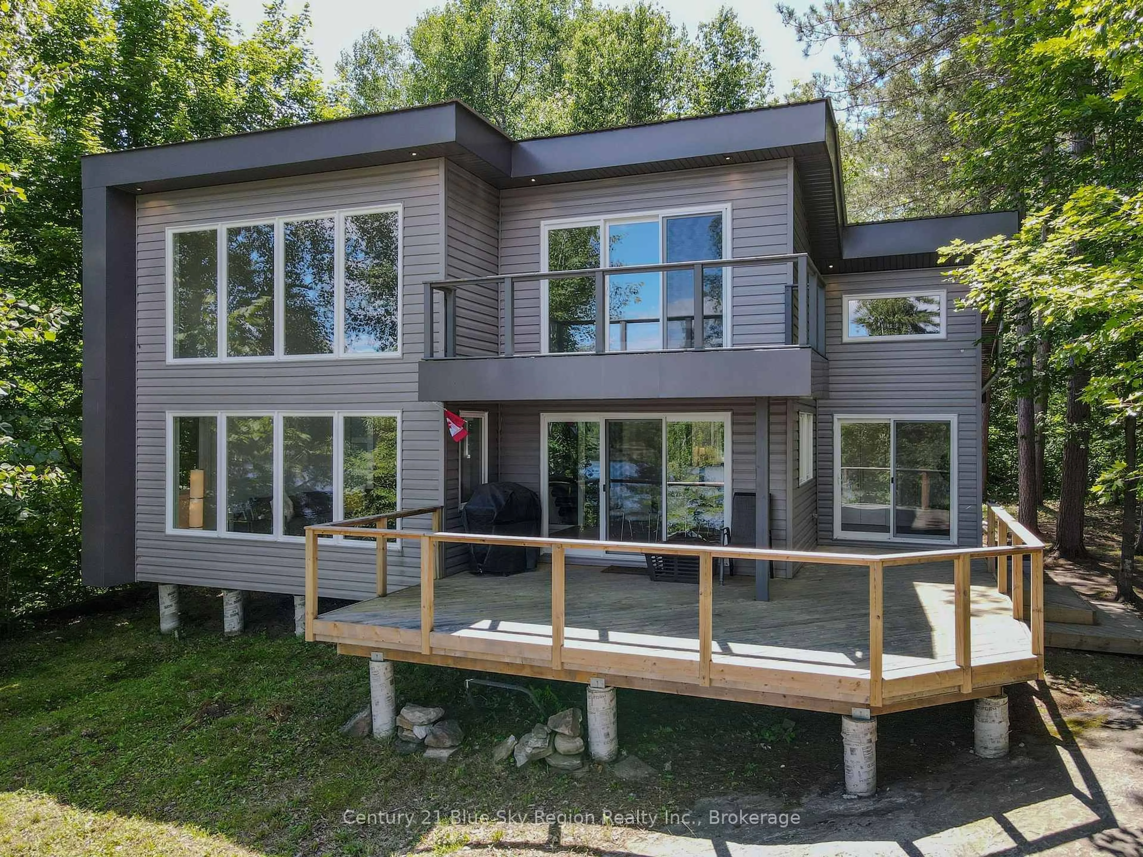 Home with vinyl exterior material, water/lake/river/ocean view for 21 Jack's Lake, Parry Sound Remote Area Ontario P0H 1N0