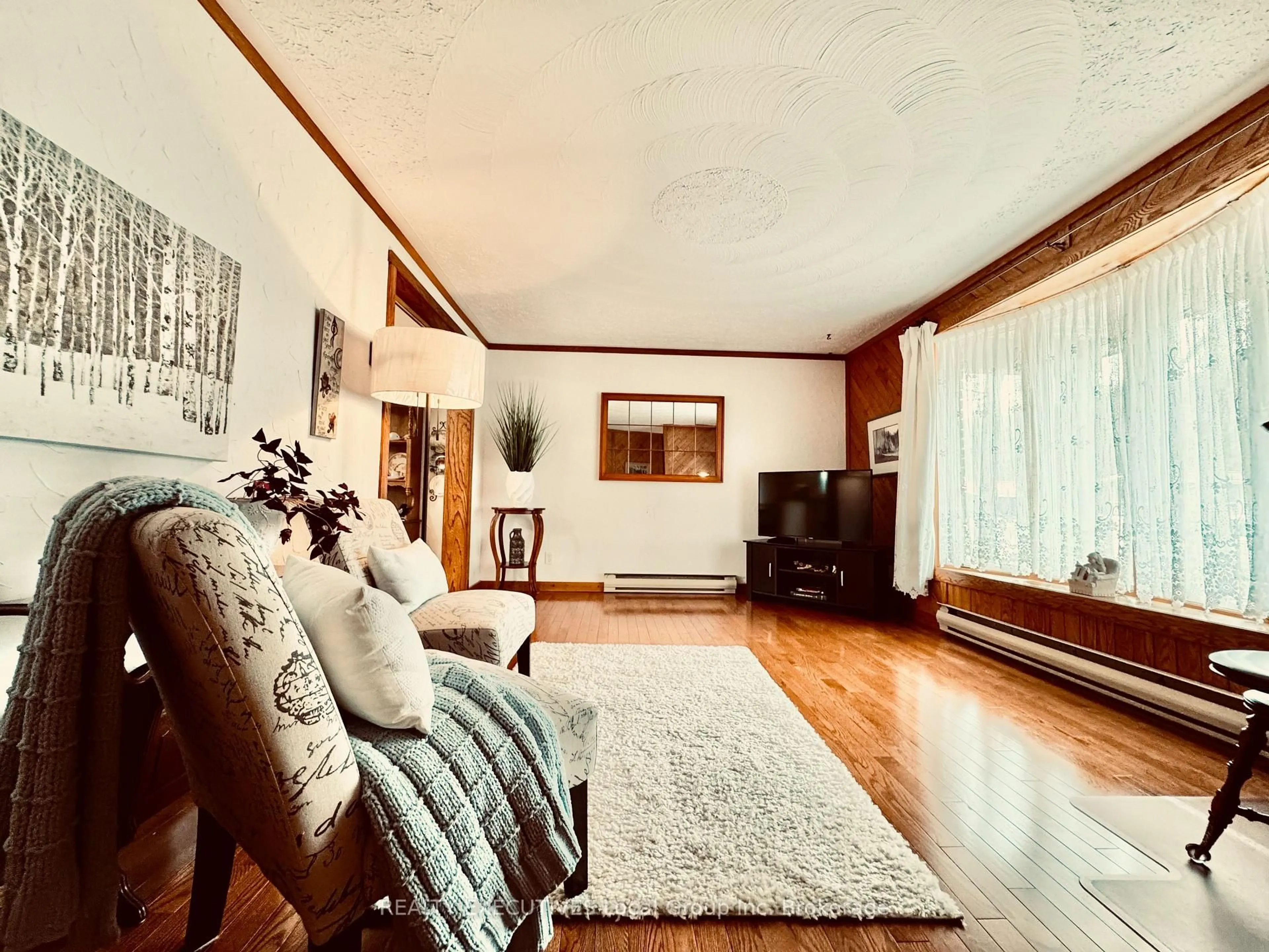 Living room with furniture, wood/laminate floor for 320 Justin St, North Bay Ontario P1B 5J9