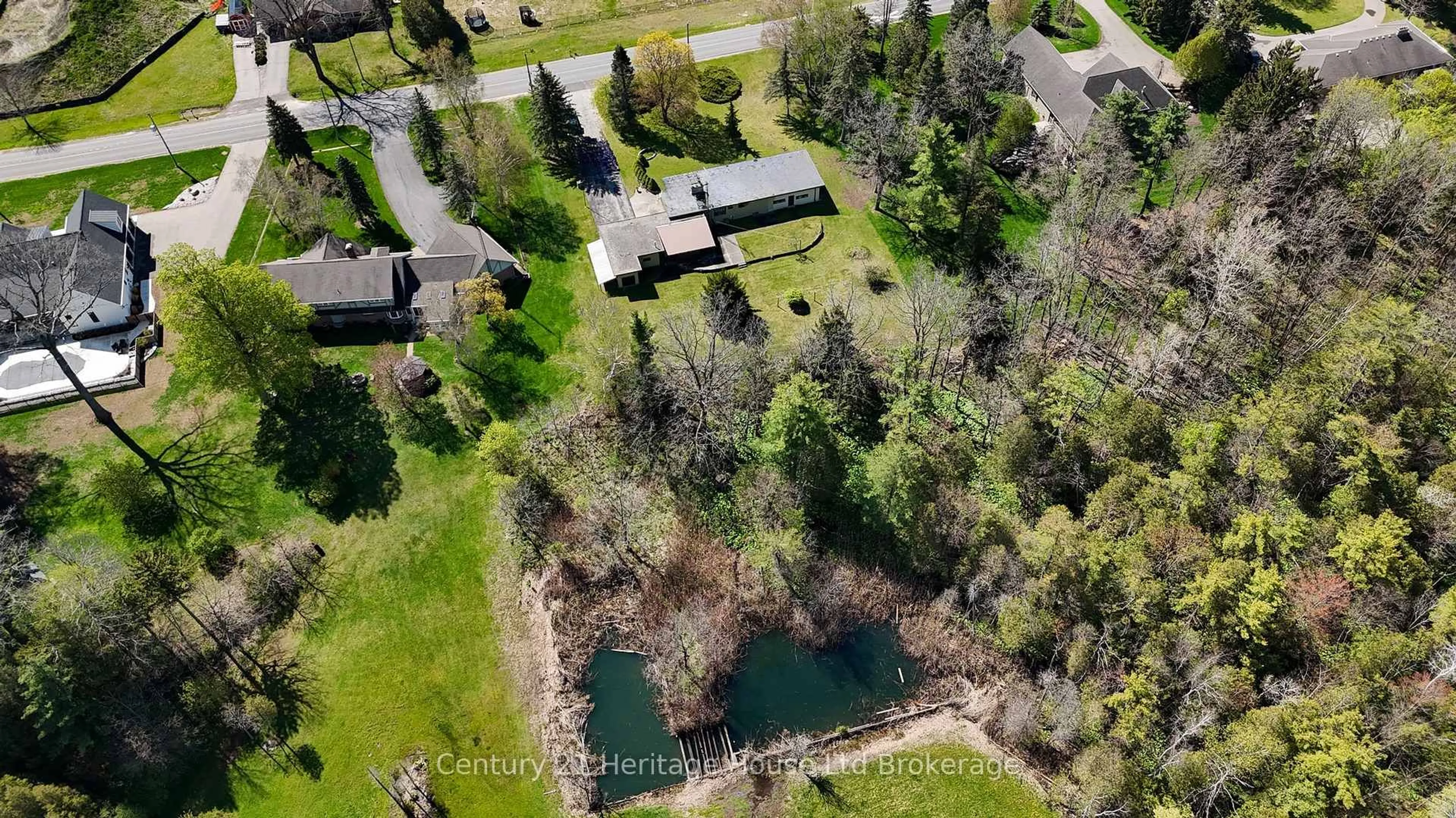 A pic from outside/outdoor area/front of a property/back of a property/a pic from drone, water/lake/river/ocean view for 88 Potters Rd, Tillsonburg Ontario N4G 4G7