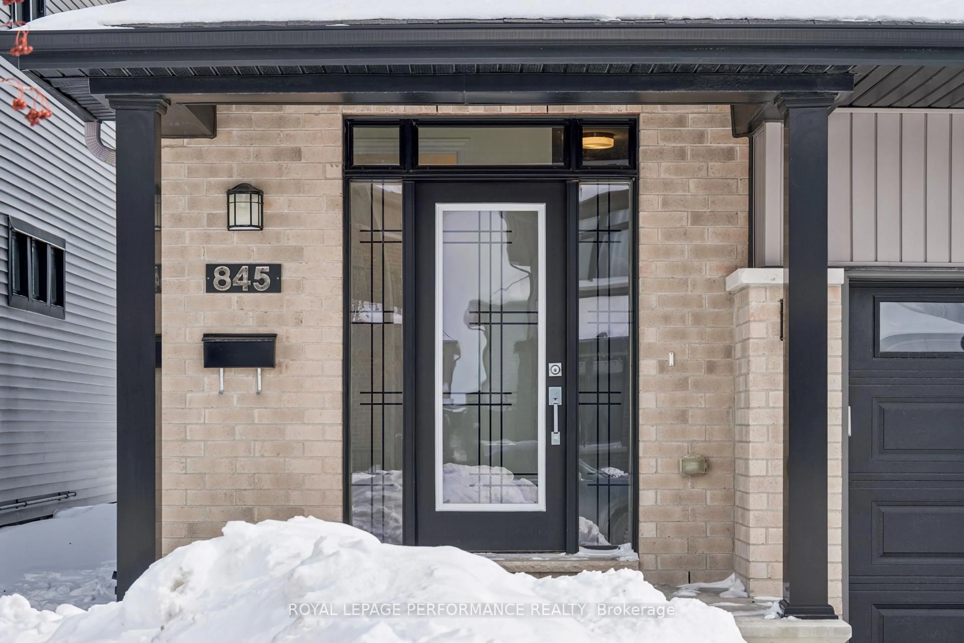 Indoor entryway for 845 Snap Hook Cres, Ottawa Ontario K2J 6V7