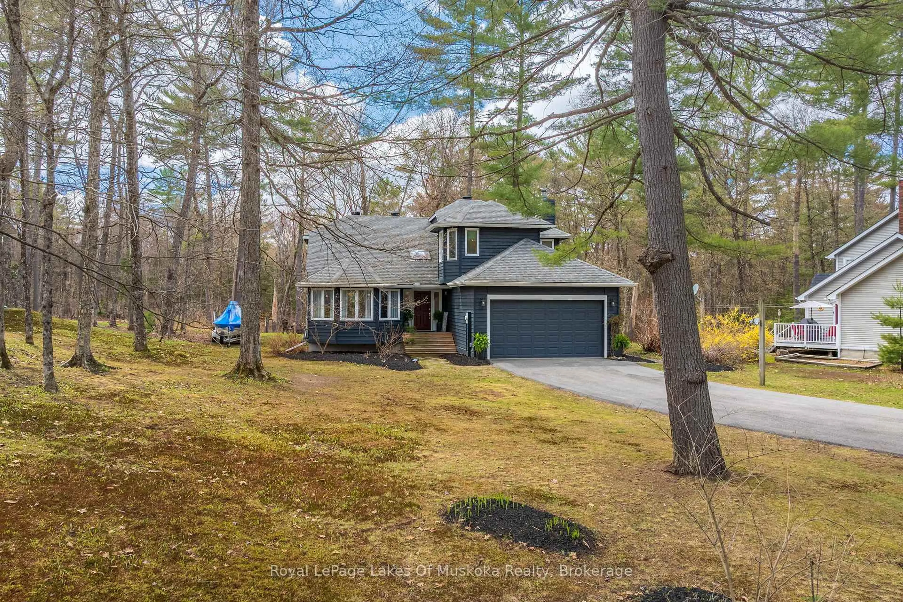 A pic from outside/outdoor area/front of a property/back of a property/a pic from drone, street for 84 Clarke Cres, Huntsville Ontario P0B 1L0