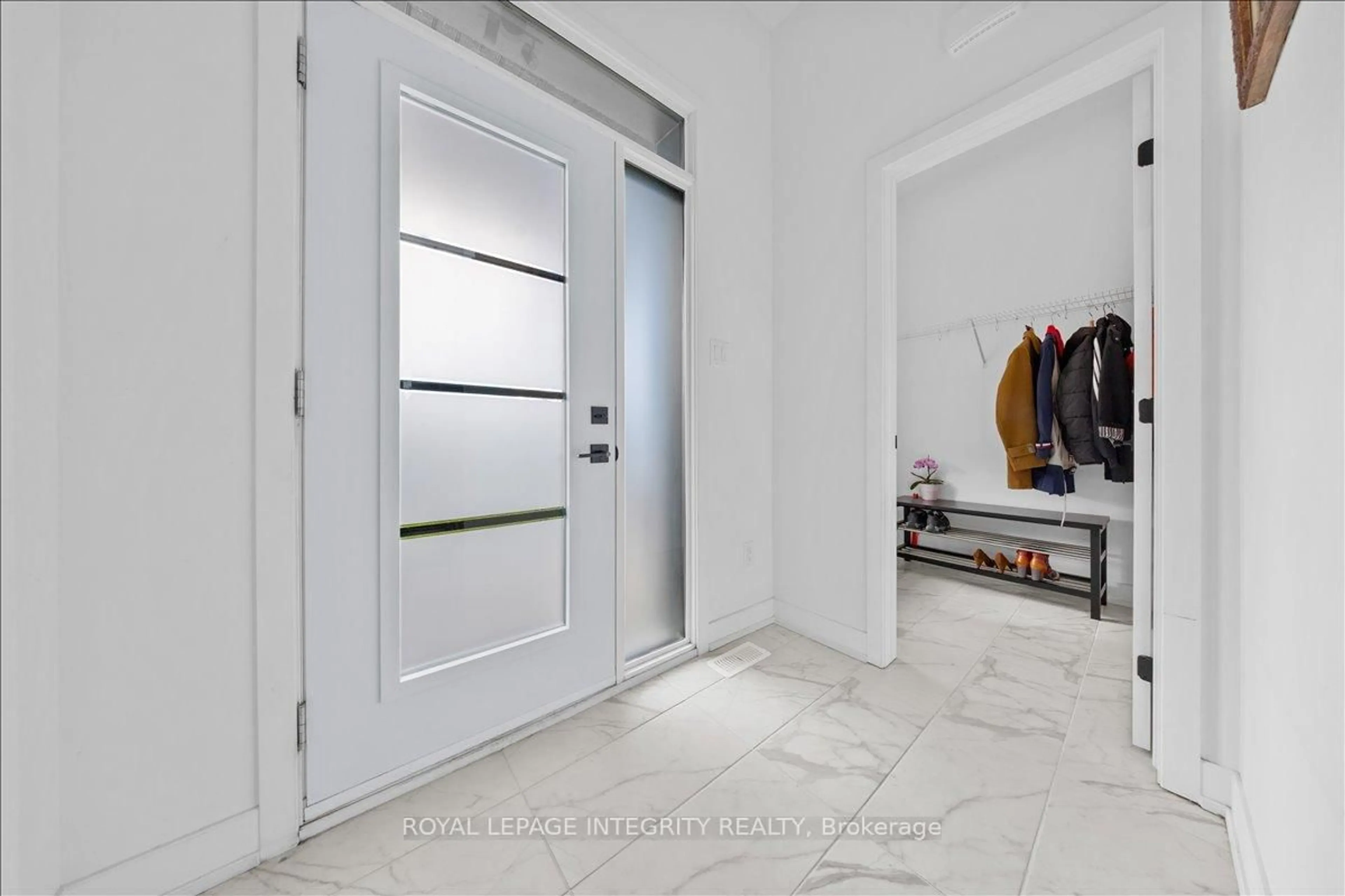 Indoor entryway for 99 Rutile St, Clarence-Rockland Ontario K4K 0M9