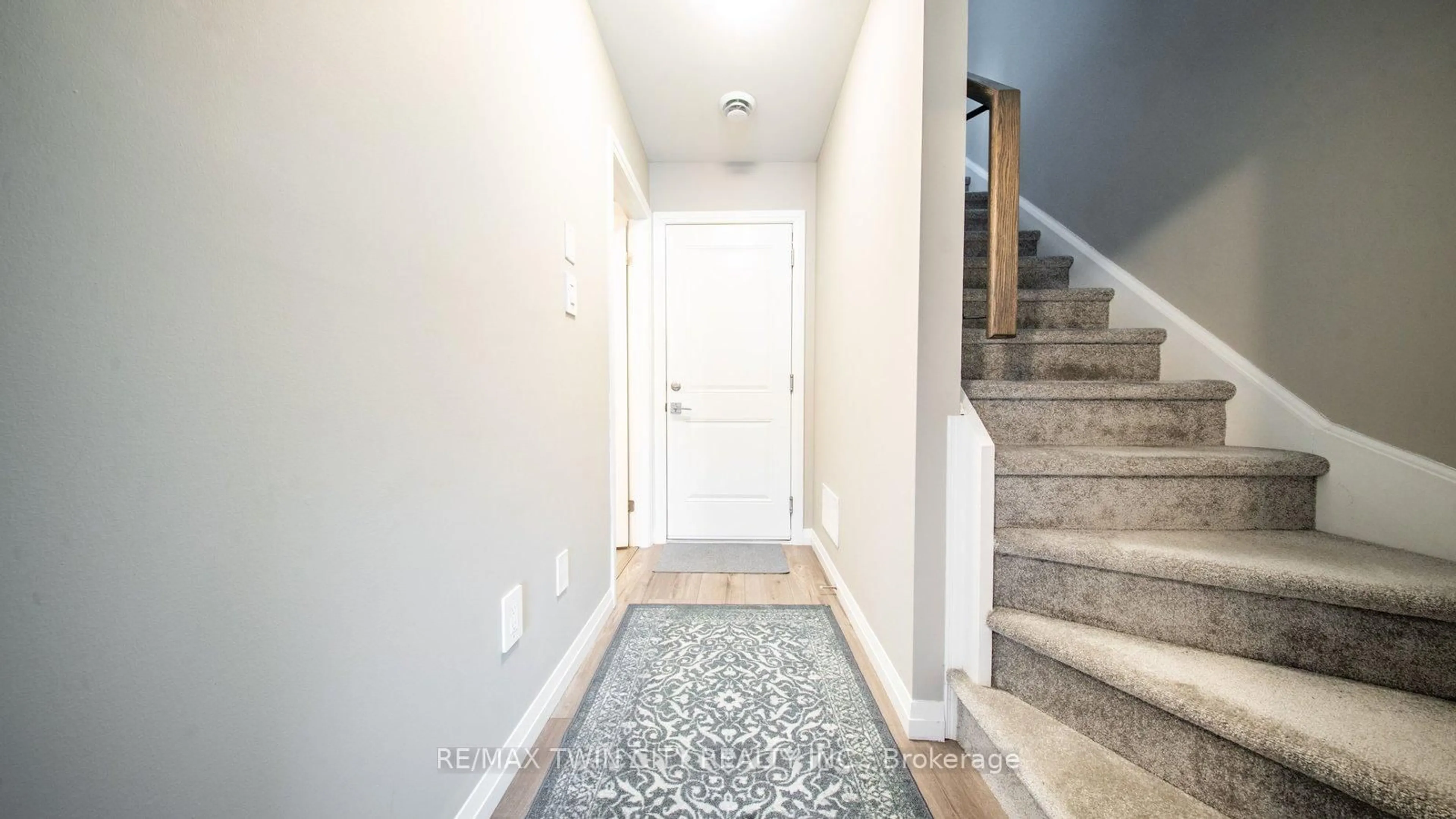 Indoor entryway for 720 Grey St #46, Brantford Ontario N3S 0K2