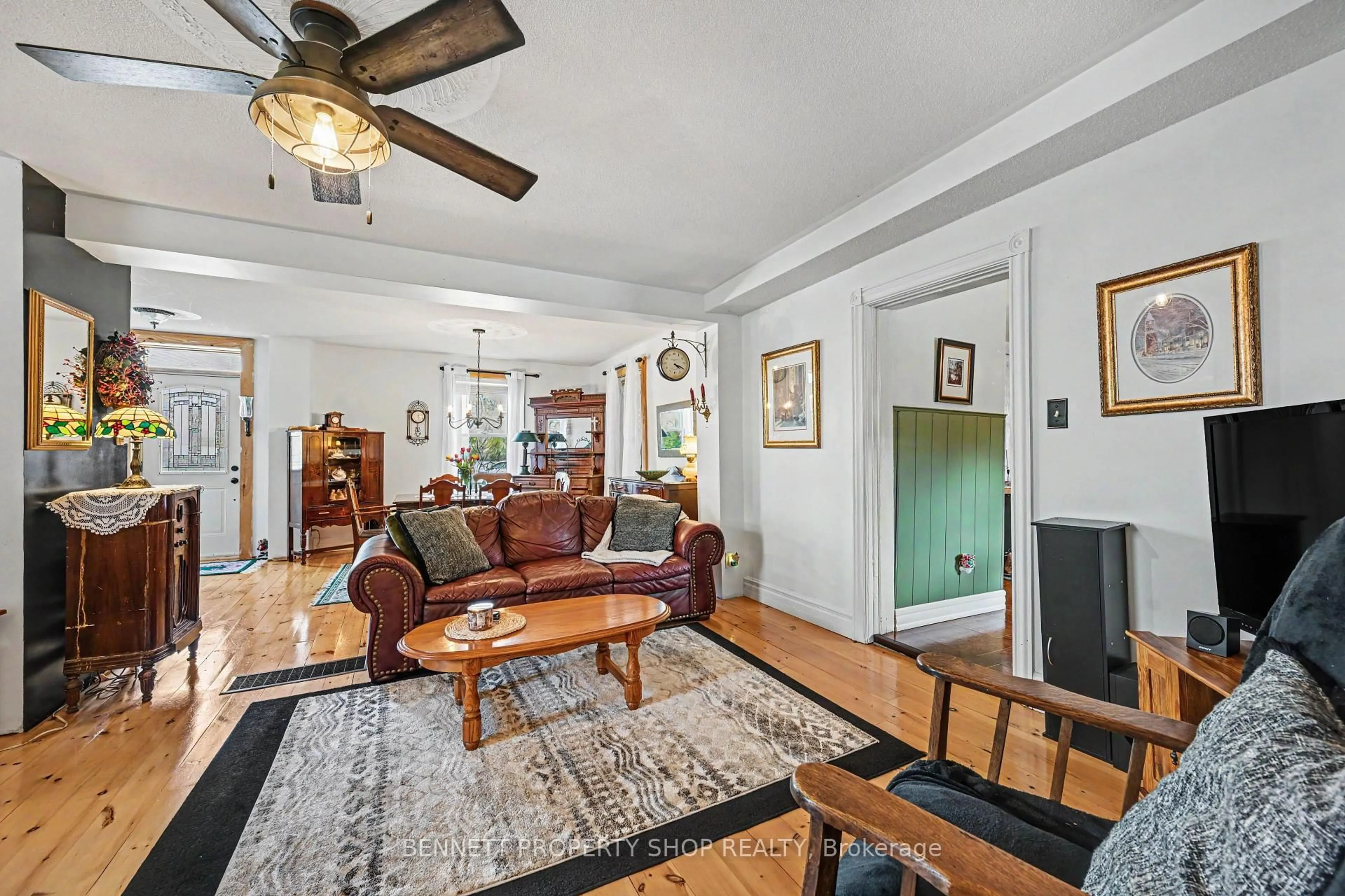 Living room with furniture, unknown for 827 River Rd, Braeside Ontario K0A 1G0