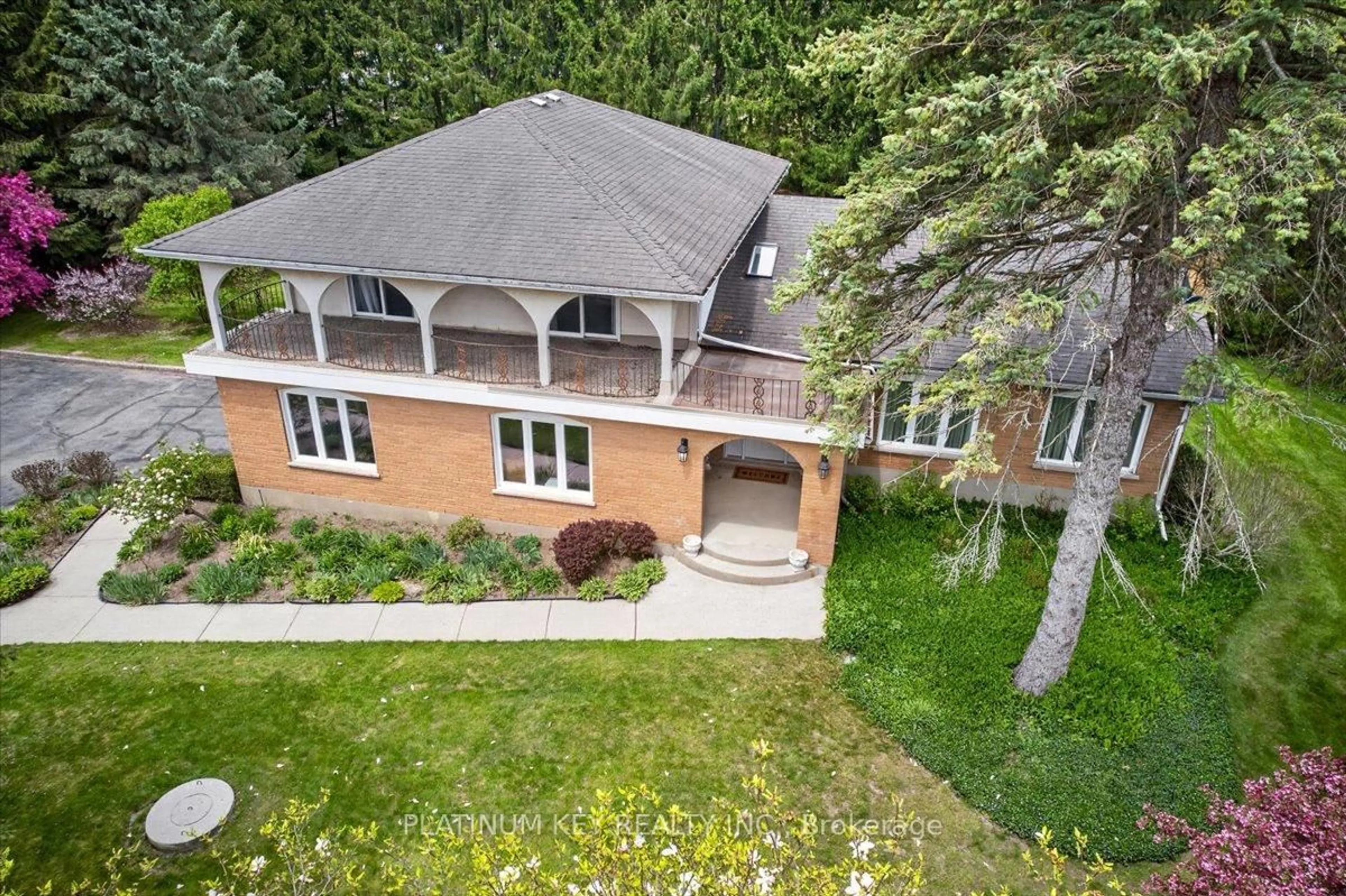 A pic from outside/outdoor area/front of a property/back of a property/a pic from drone, unknown for 21610 Adelaide Rd, Strathroy-Caradoc Ontario N0L 1W0