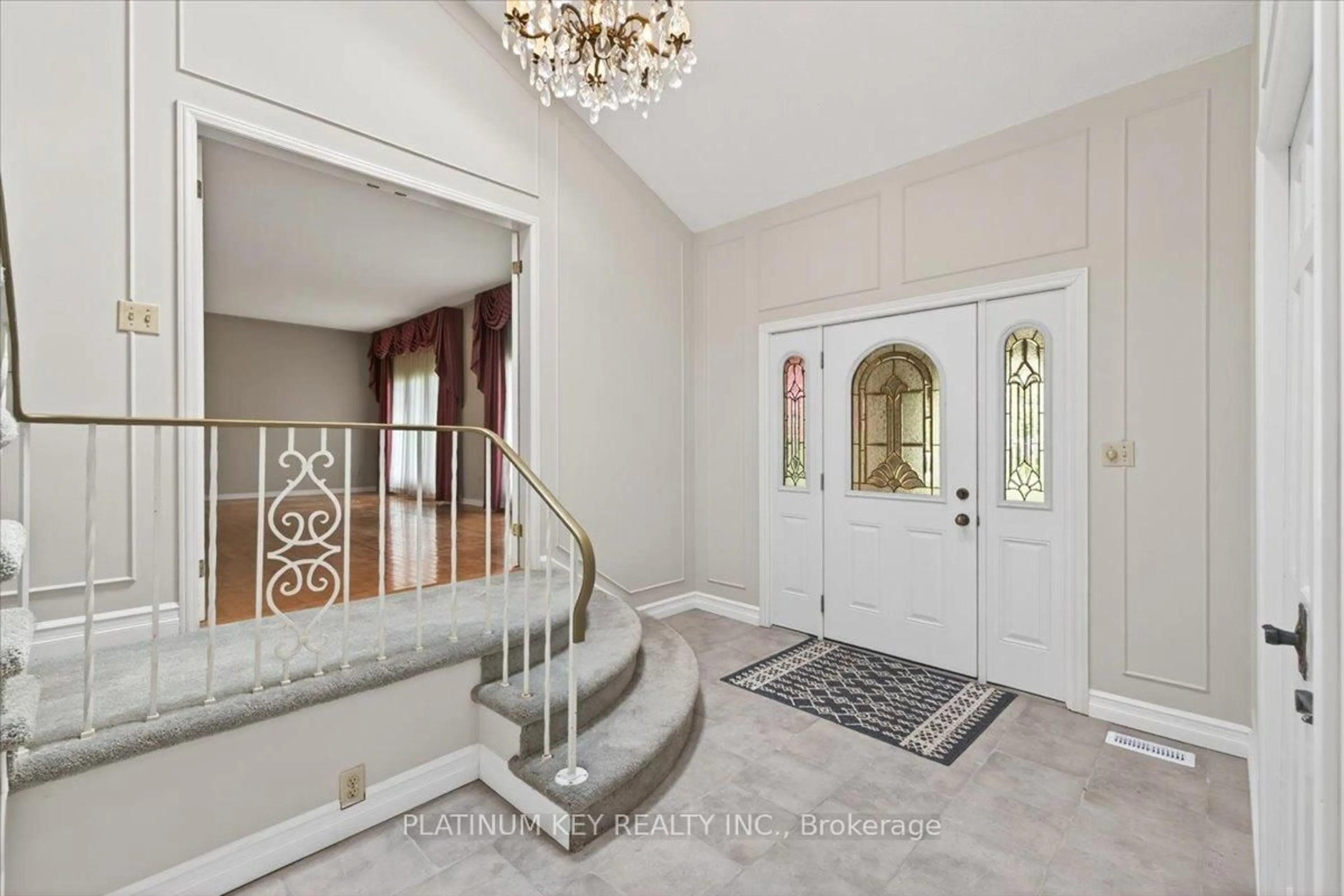 Indoor foyer for 21610 Adelaide Rd, Strathroy-Caradoc Ontario N0L 1W0