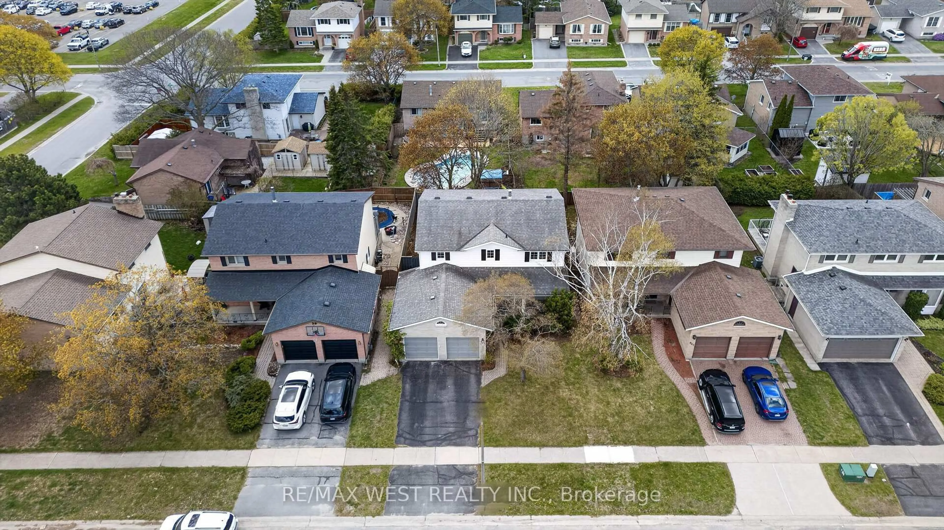 A pic from outside/outdoor area/front of a property/back of a property/a pic from drone, street for 937 Alpine Crt, Kingston Ontario K7P 1N8