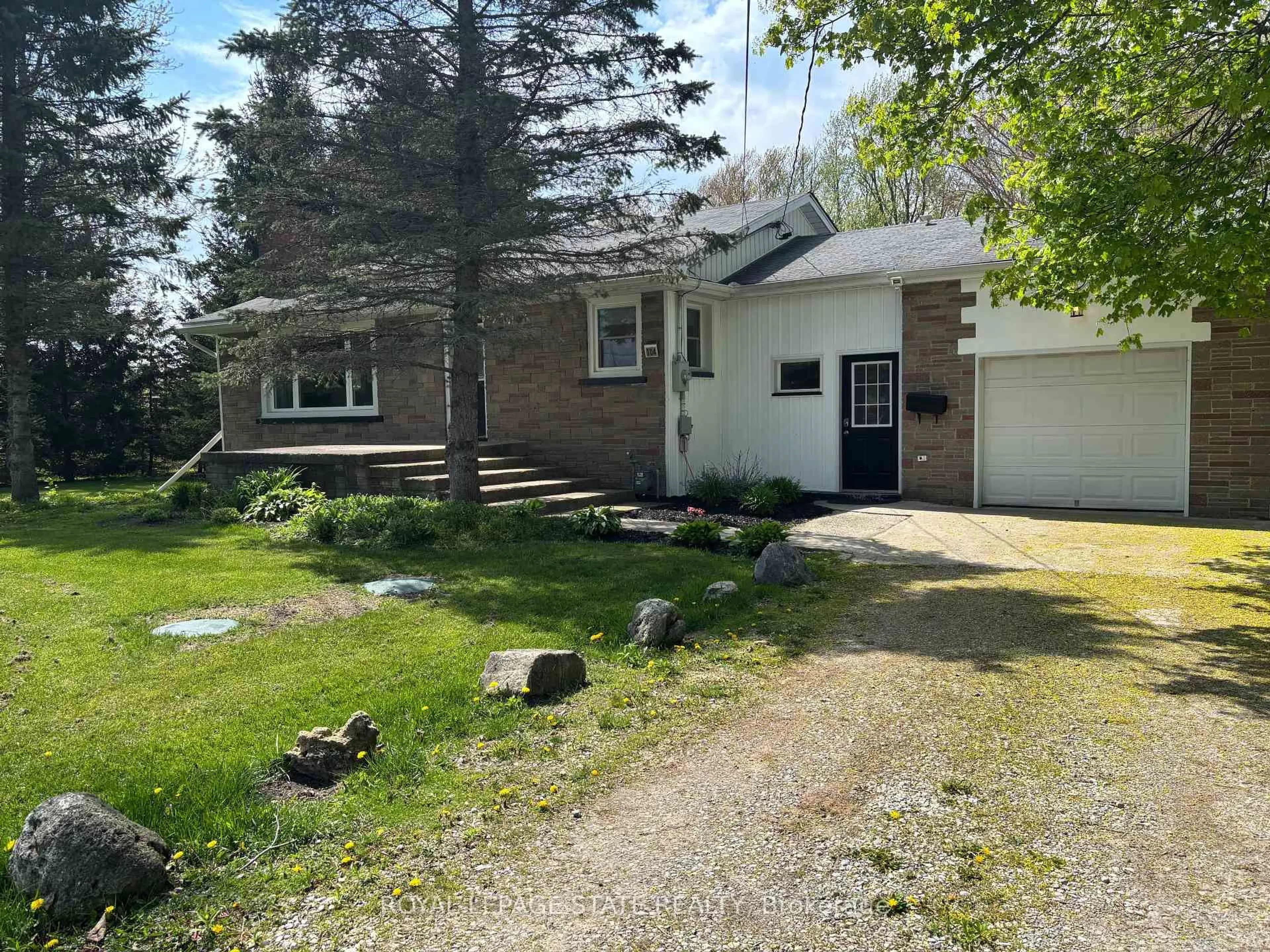 A pic from outside/outdoor area/front of a property/back of a property/a pic from drone, street for 104 Diltz Rd, Haldimand Ontario N1A 2V5