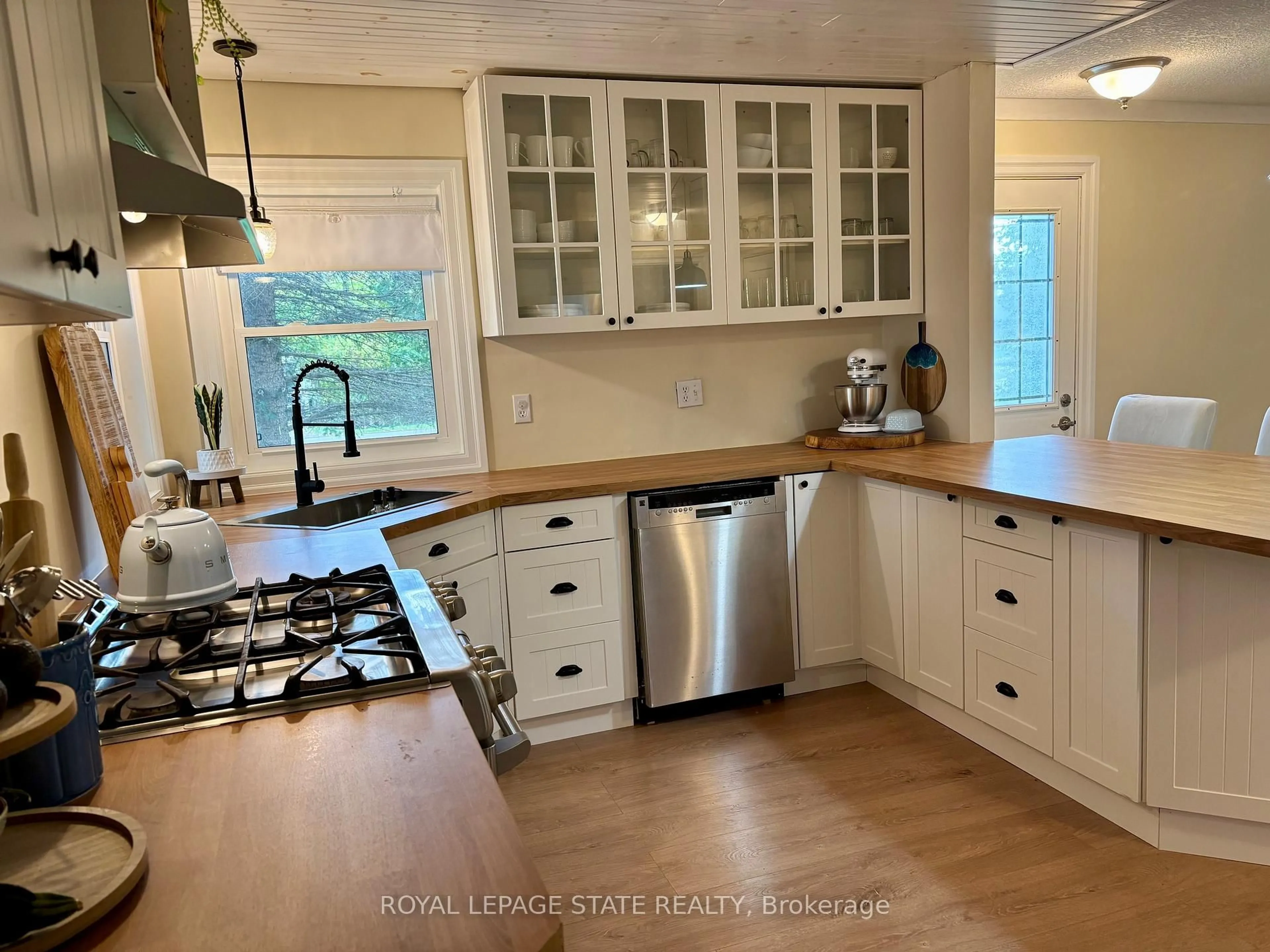 Open concept kitchen, unknown for 104 Diltz Rd, Haldimand Ontario N1A 2V5