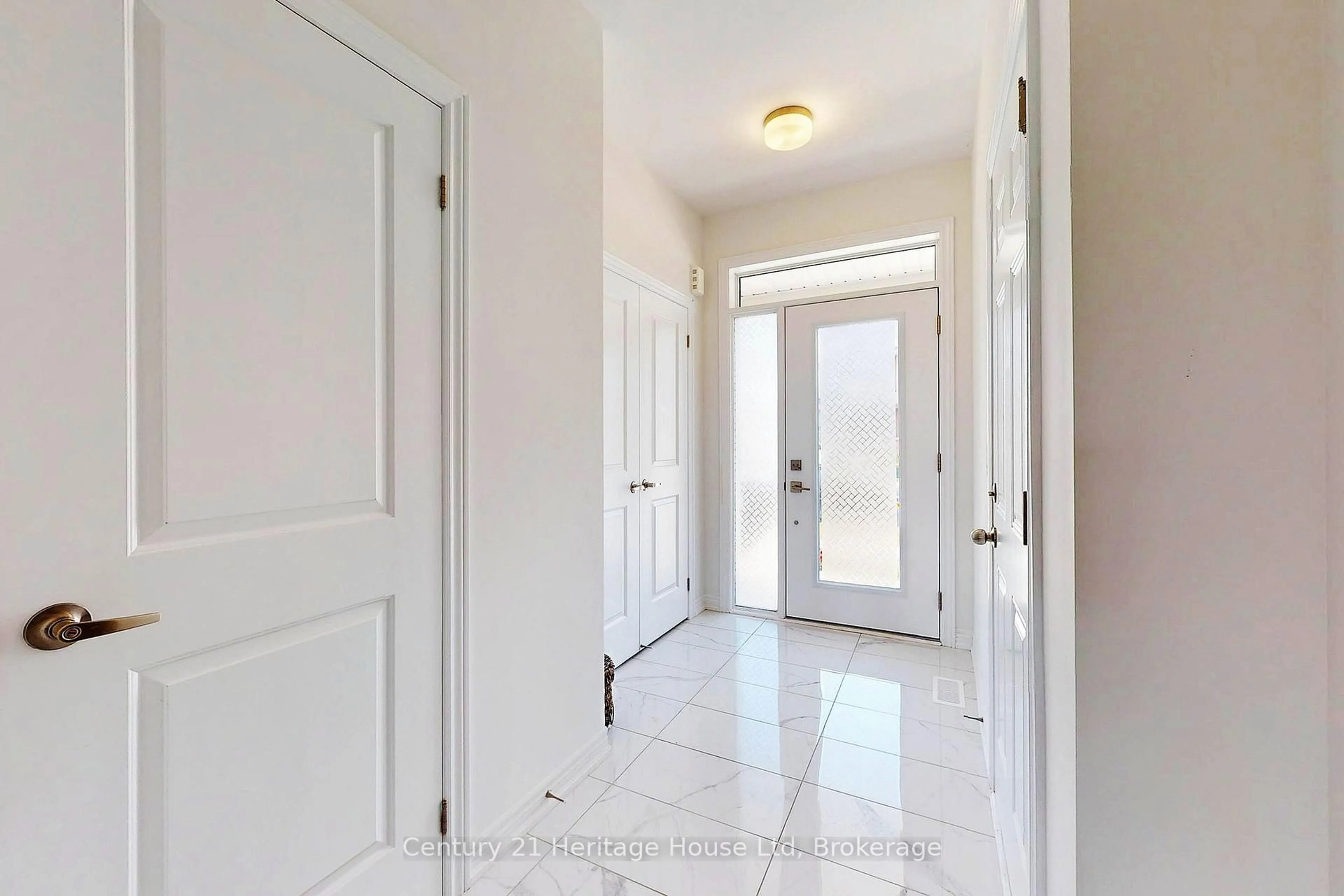 Indoor entryway for 104 Edminston Dr, Centre Wellington Ontario N1M 0J1