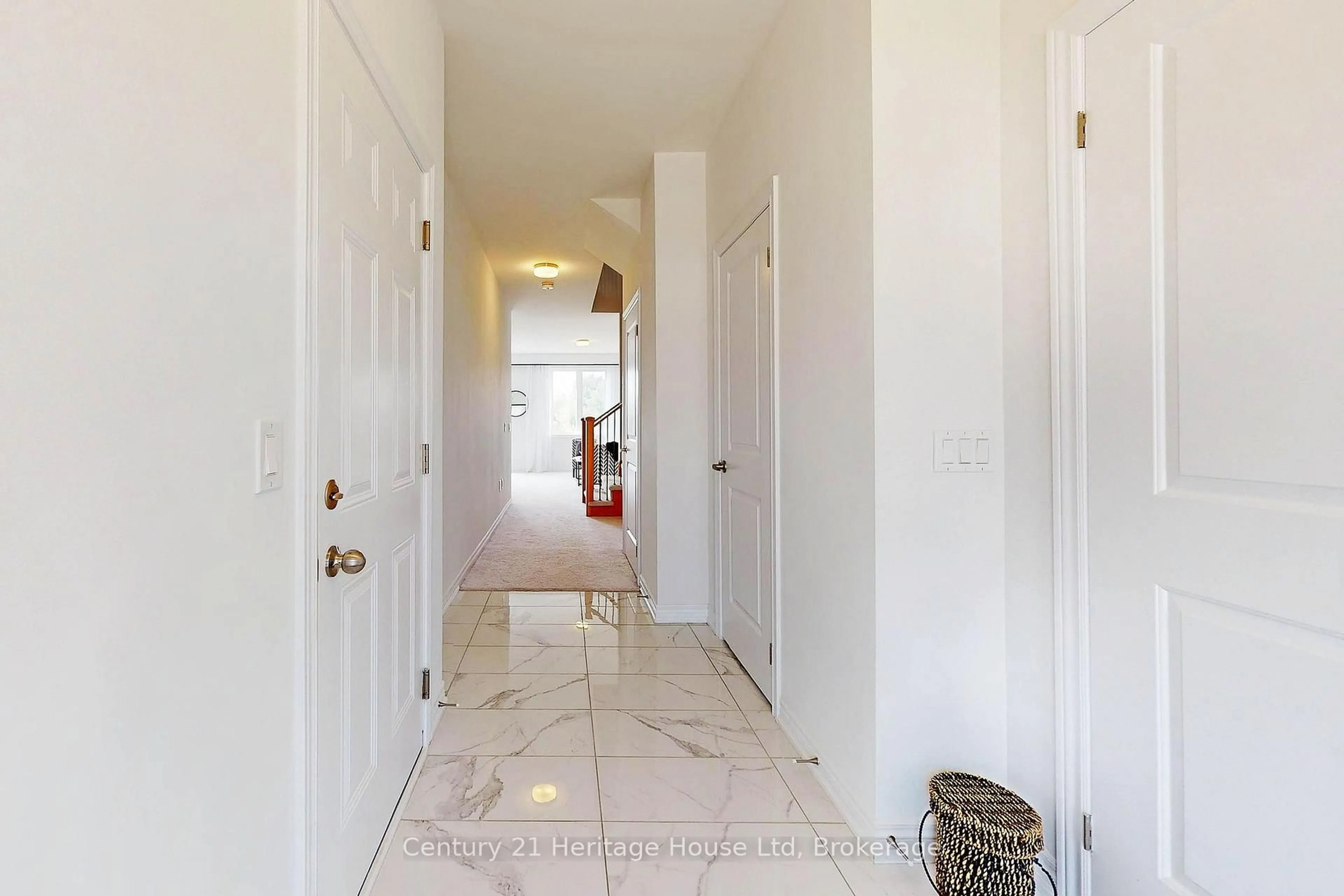Indoor entryway for 104 Edminston Dr, Centre Wellington Ontario N1M 0J1