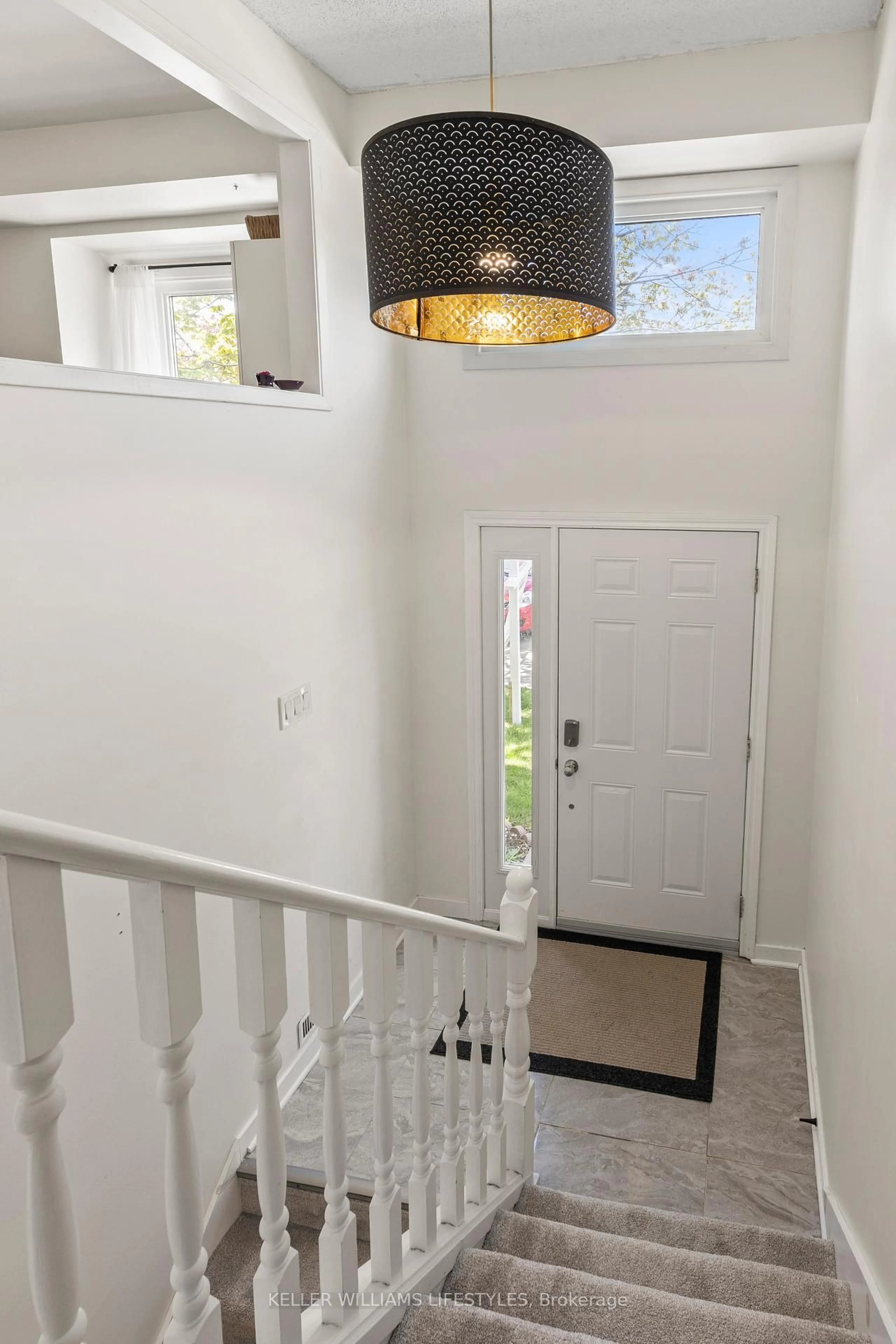 Indoor entryway for 110 Deveron Cres #40, London South Ontario N5Z 4W7
