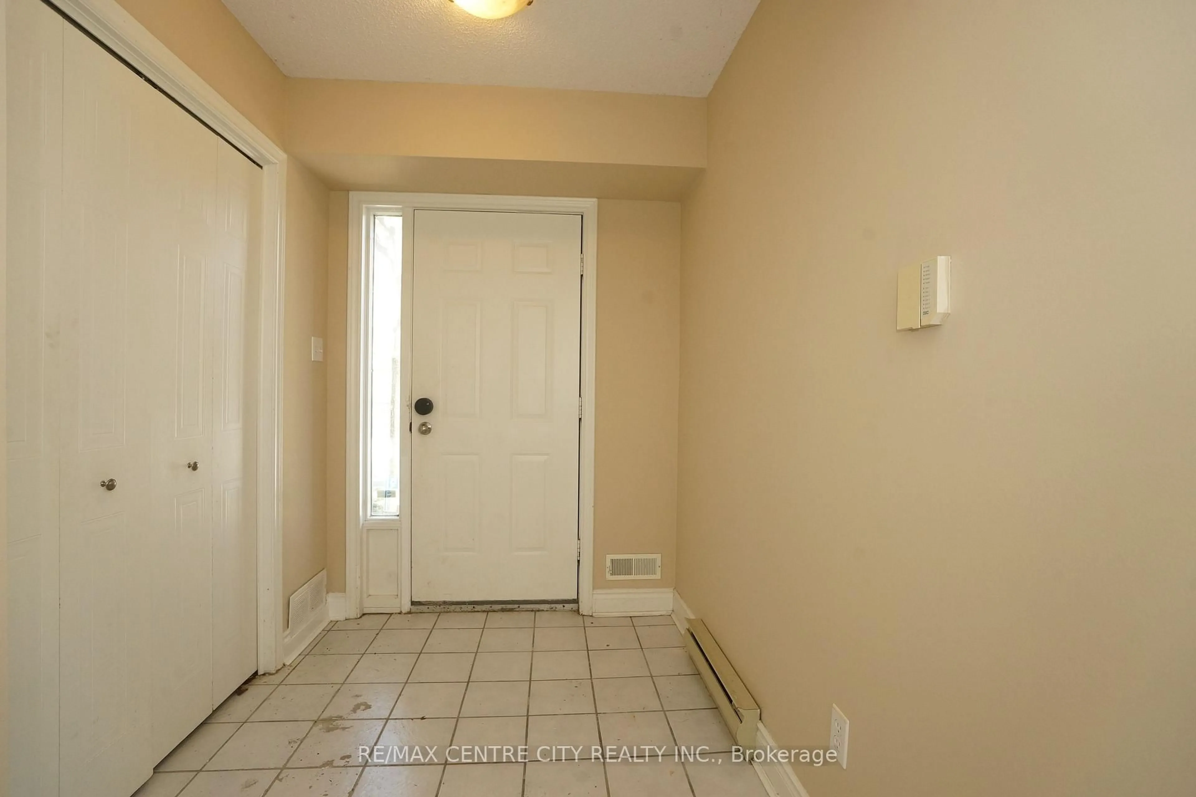 Indoor entryway for 1548 Richmond St #31, London North Ontario N6G 4W8