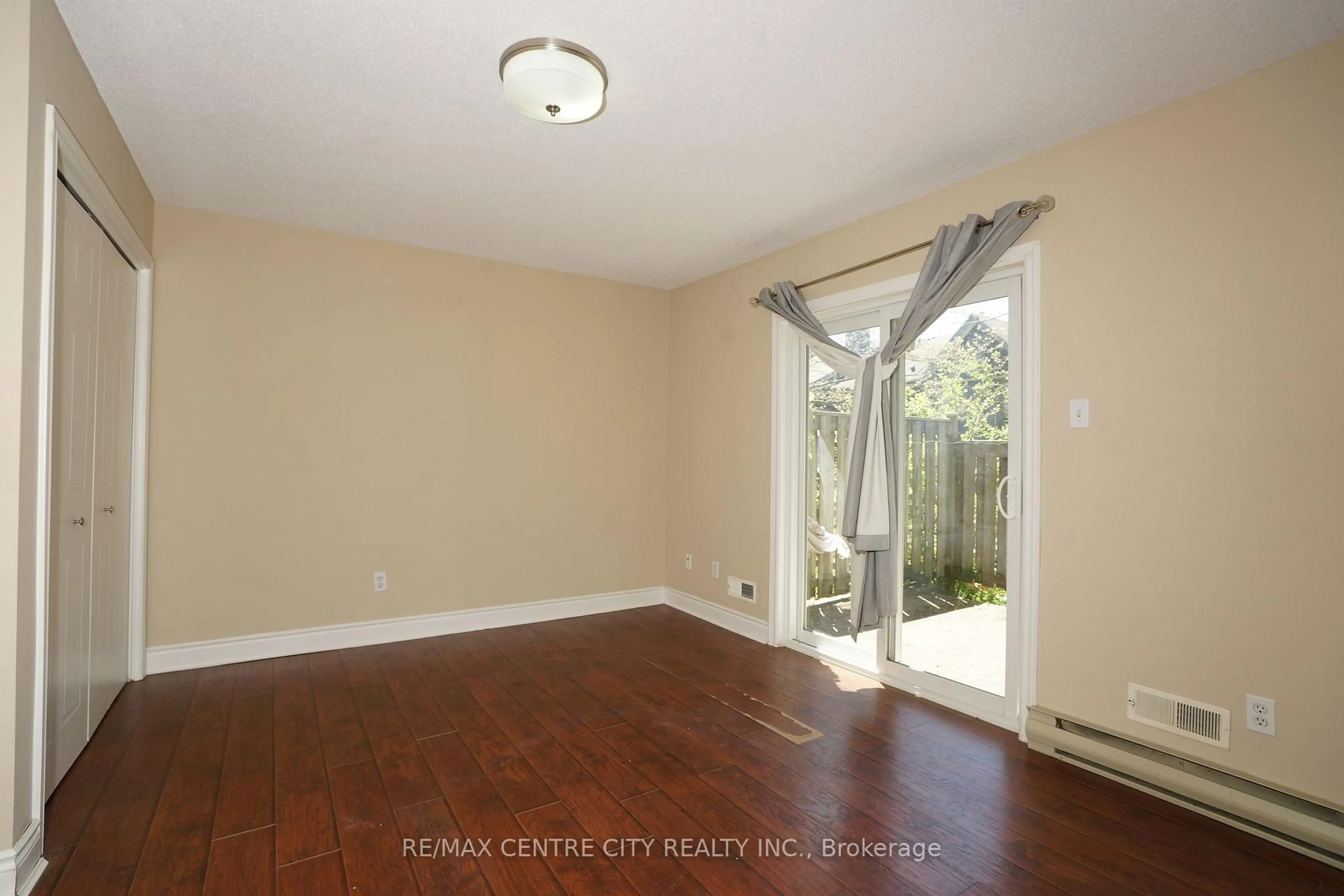 A pic of a room for 1548 Richmond St #31, London North Ontario N6G 4W8