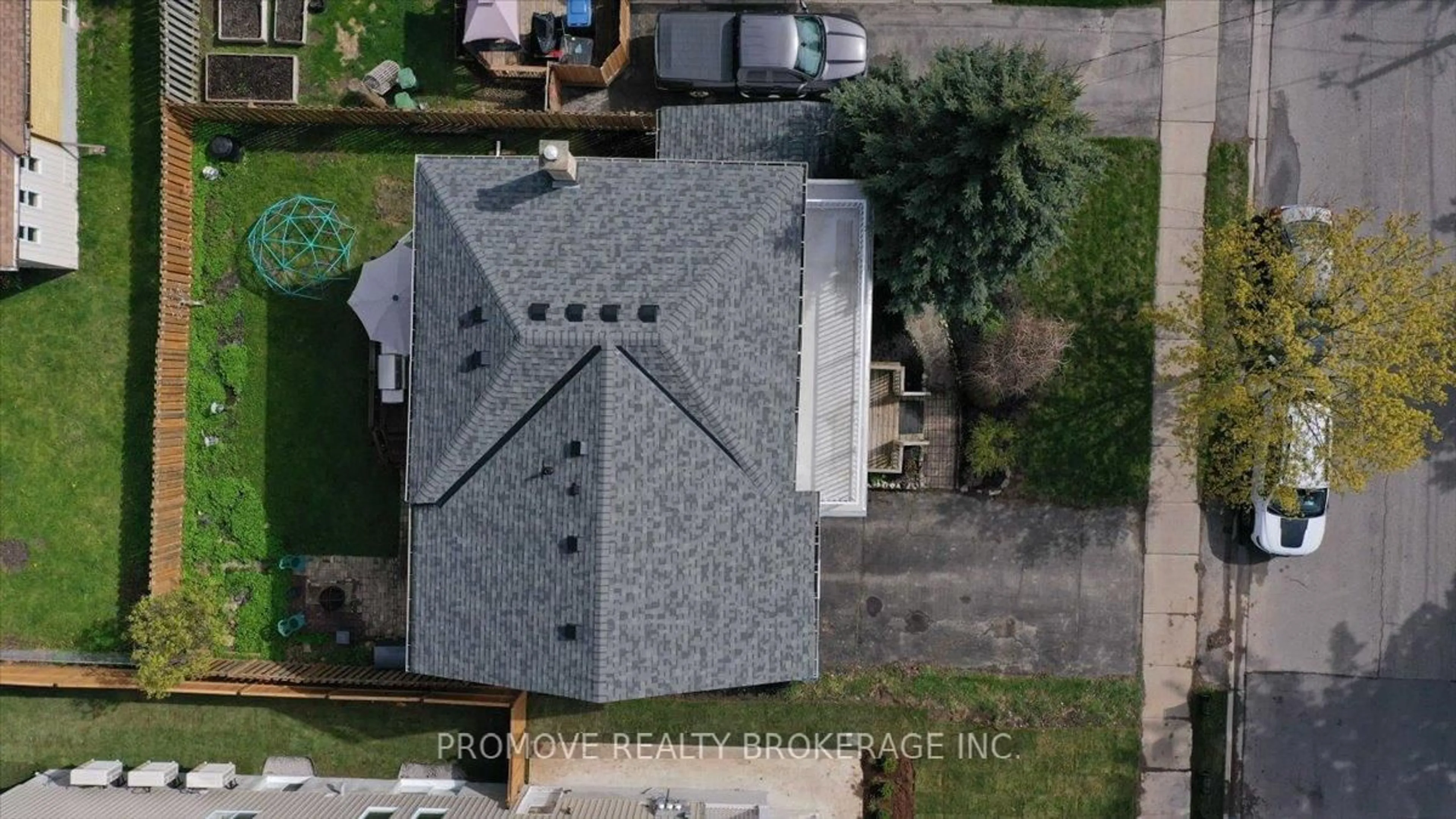 A pic from outside/outdoor area/front of a property/back of a property/a pic from drone, unknown for 116 Emma St, Guelph Ontario N1E 1T8