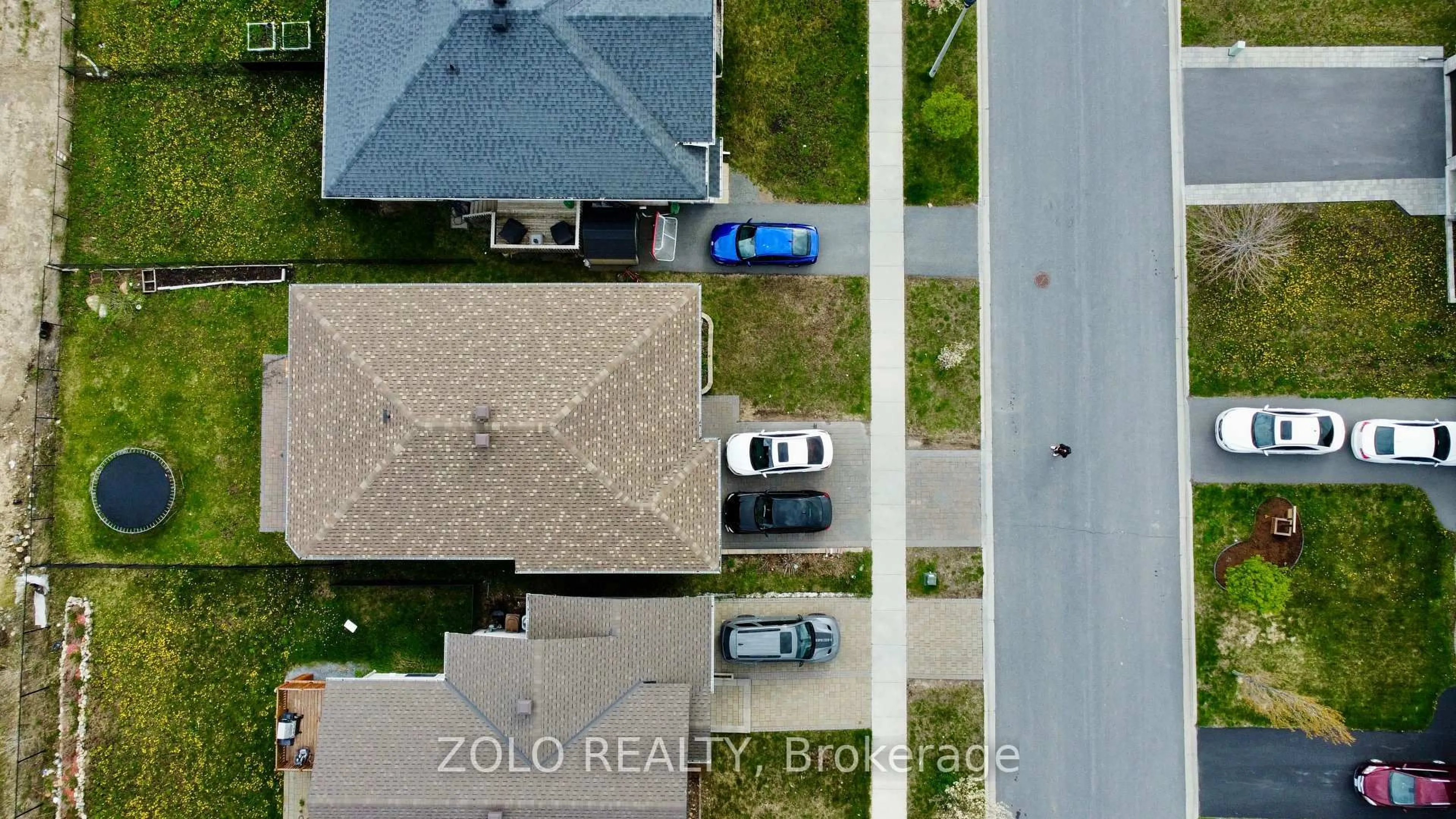 A pic from outside/outdoor area/front of a property/back of a property/a pic from drone, city buildings view from balcony for 212 Bellwood Dr, Cornwall Ontario K6H 0G9