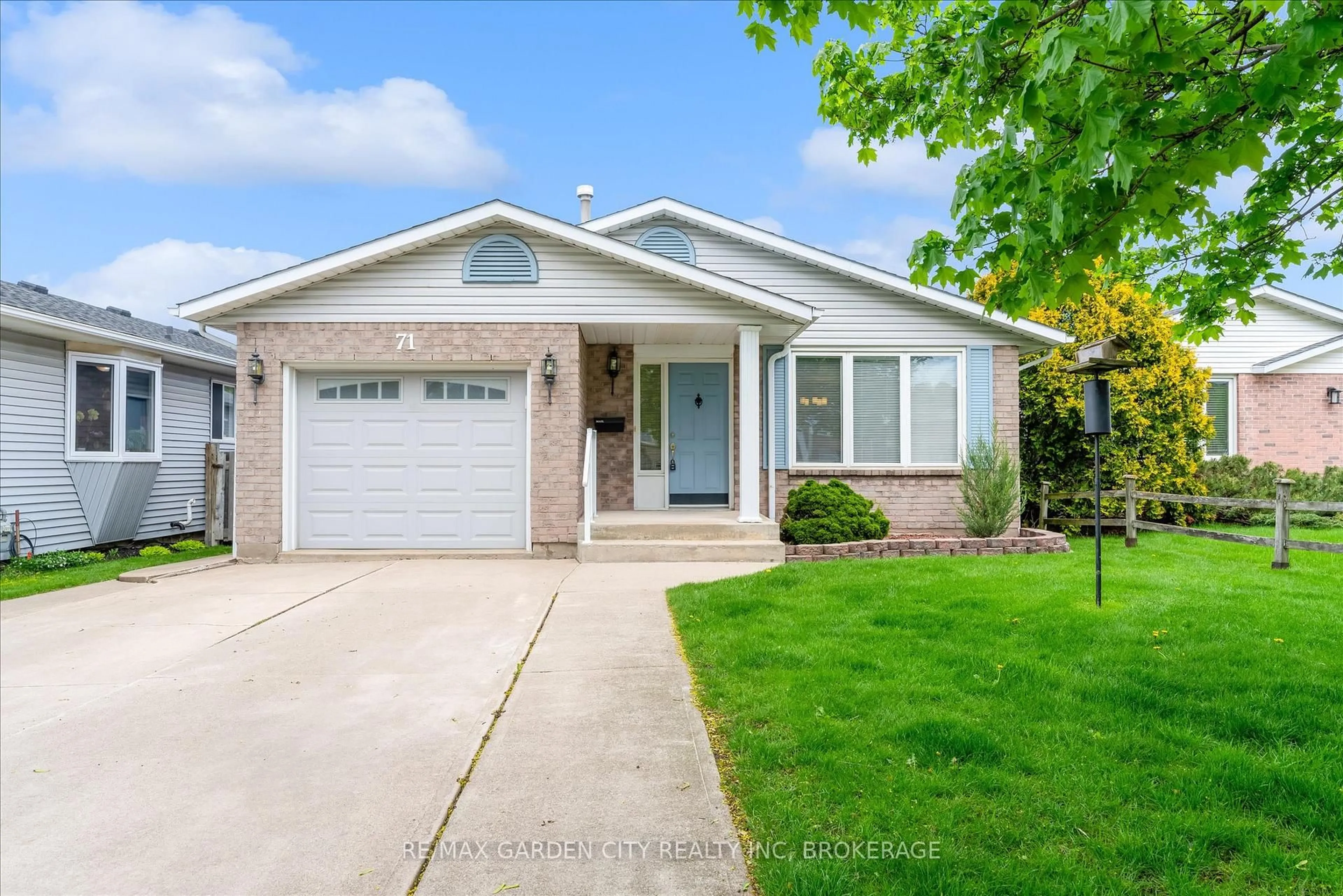Home with vinyl exterior material, street for 71 Hazel St, St. Catharines Ontario L2T 4B8