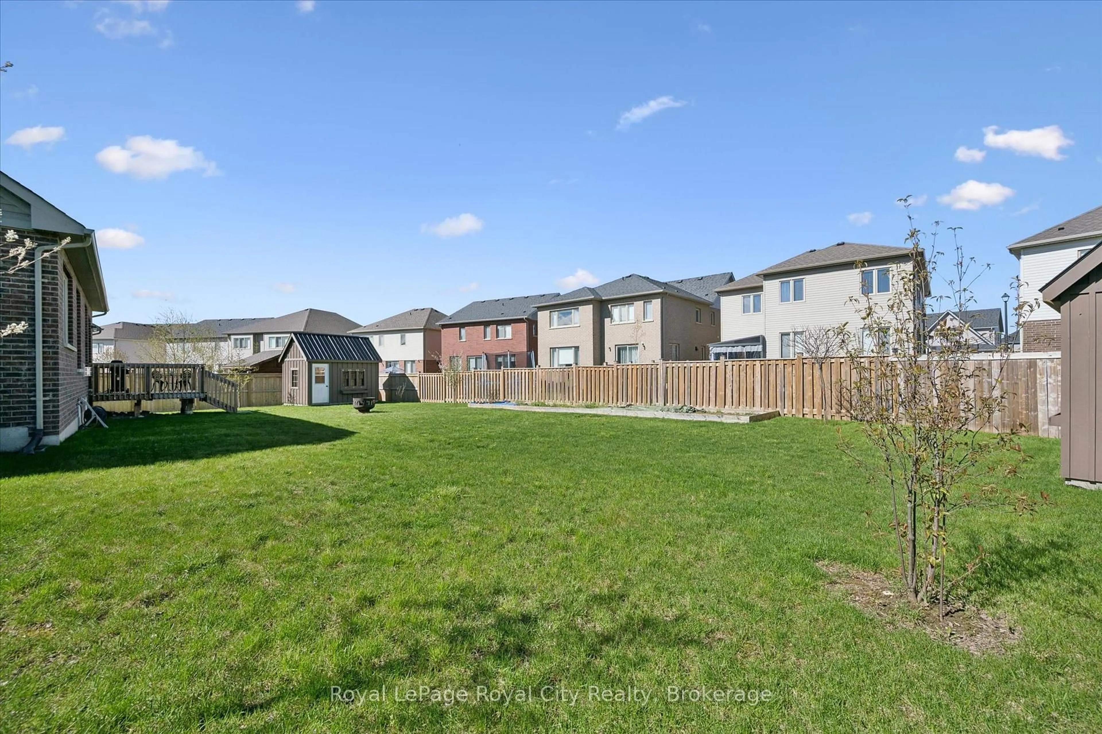 A pic from outside/outdoor area/front of a property/back of a property/a pic from drone, street for 31 Conlin Crt, Centre Wellington Ontario N1M 0H2