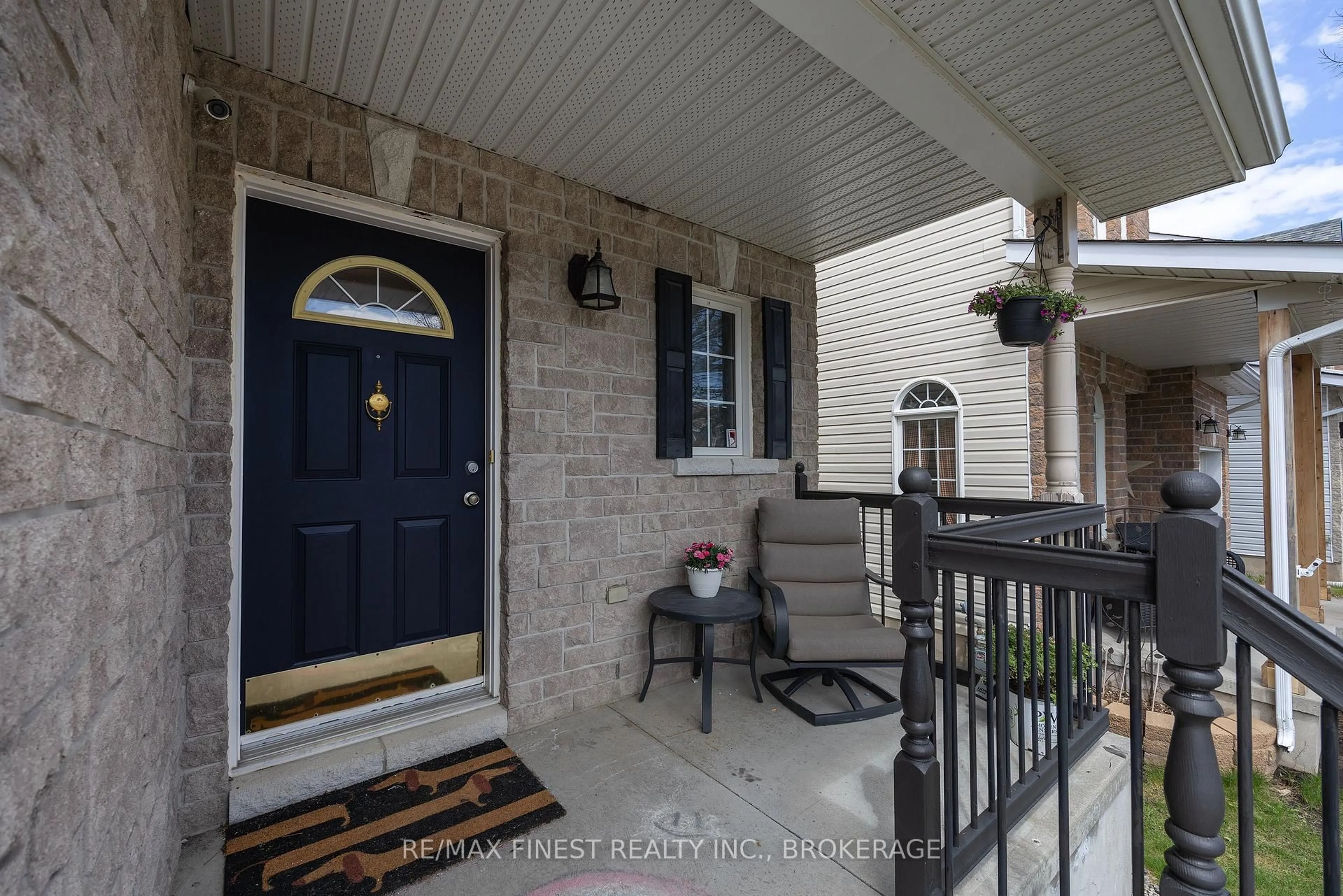 Indoor entryway for 976 Bluffwood Ave, Kingston Ontario K7K 7K5