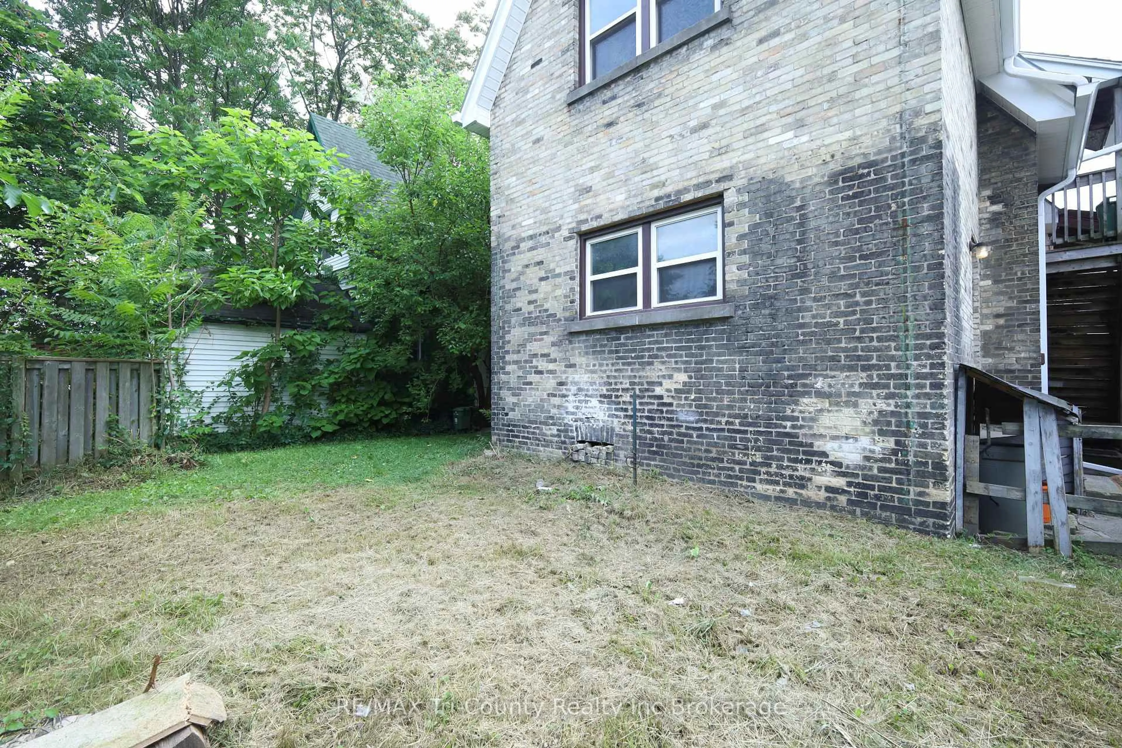 Unknown for 358 Glebe St, London East Ontario N5W 3T1
