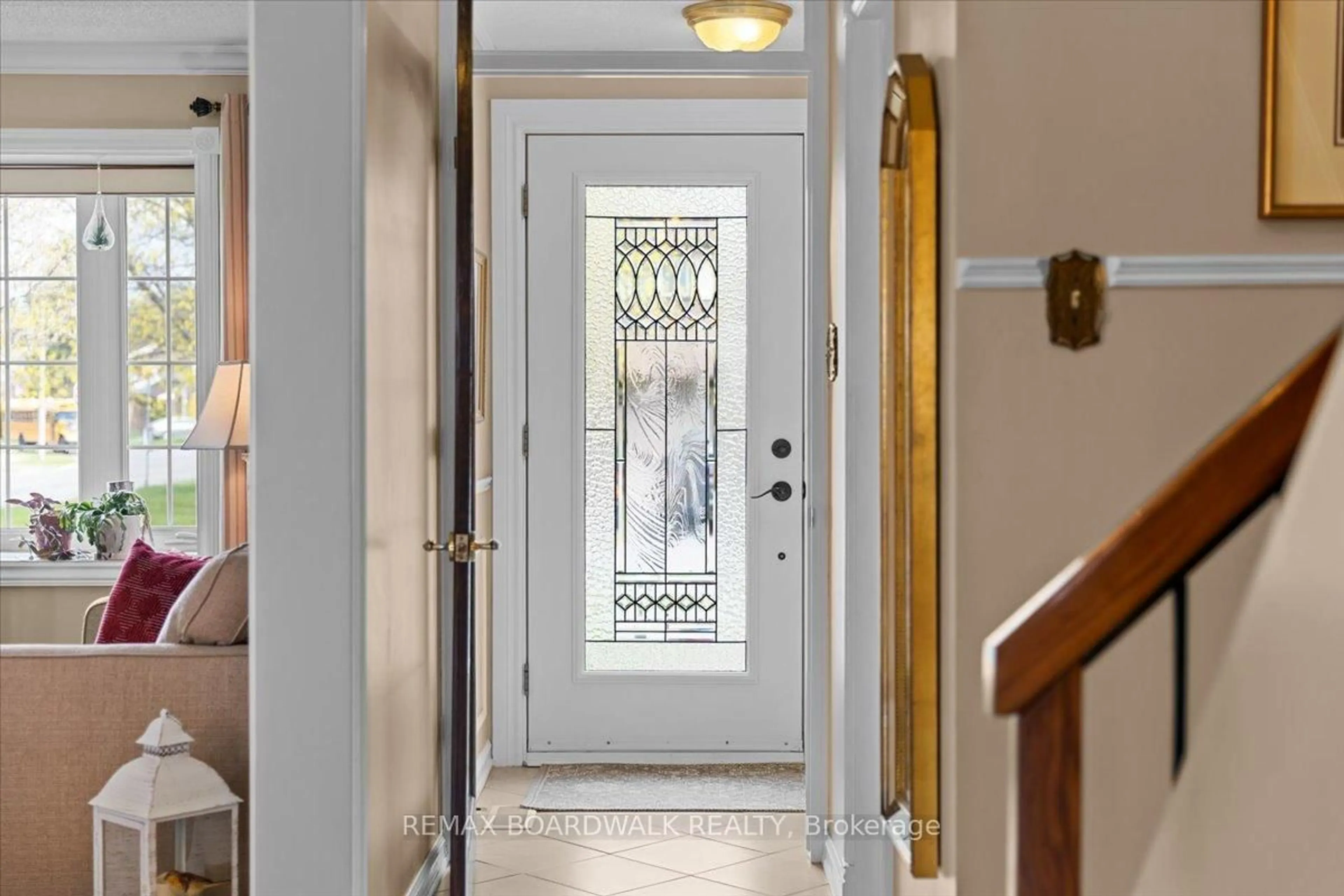 Indoor entryway for 280 Park Grove Dr, Ottawa Ontario K1E 2T1