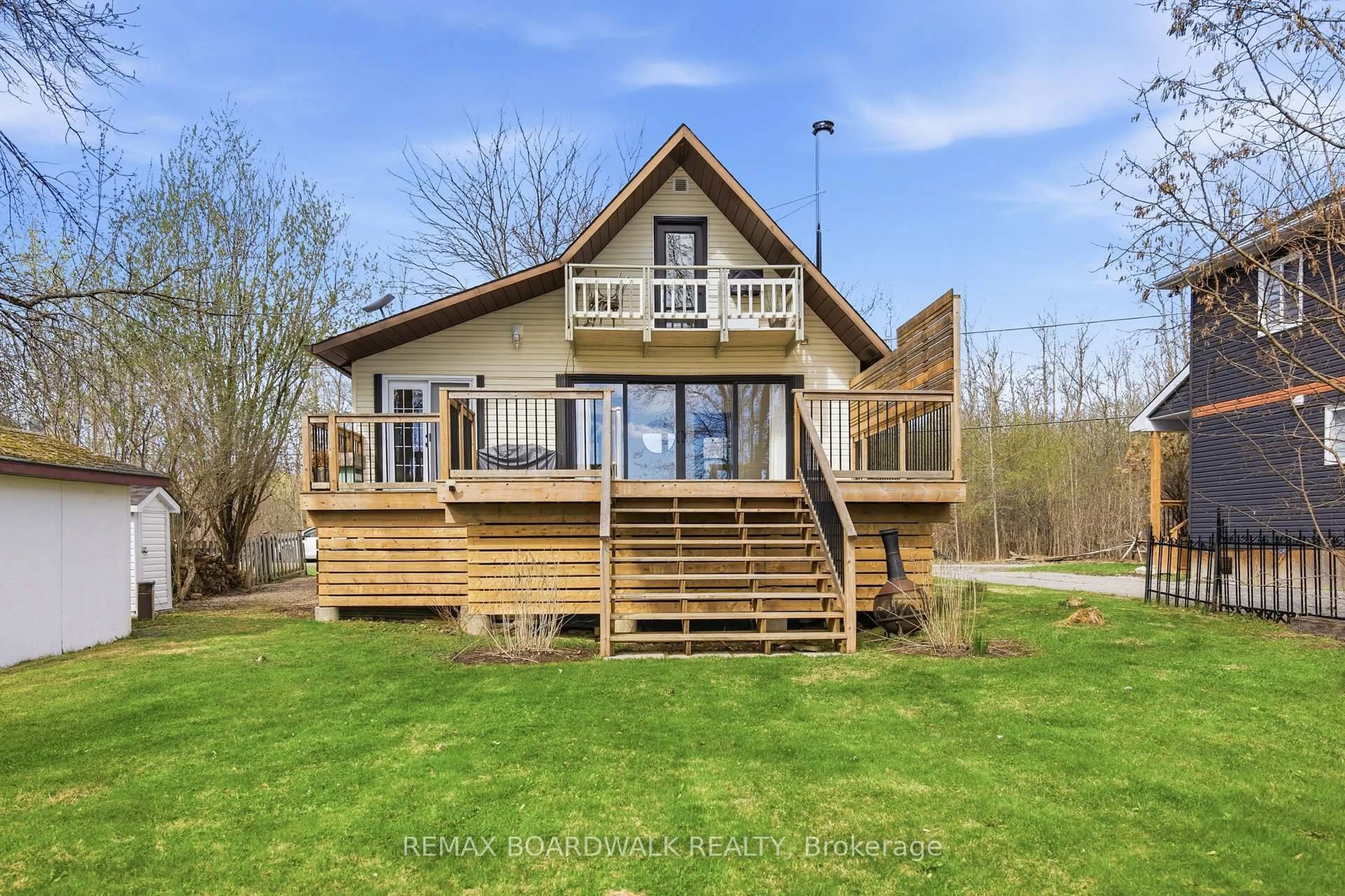 Home with vinyl exterior material, water/lake/river/ocean view for 124 Mccullough's Landing Rd, Perth Ontario K7H 0J3