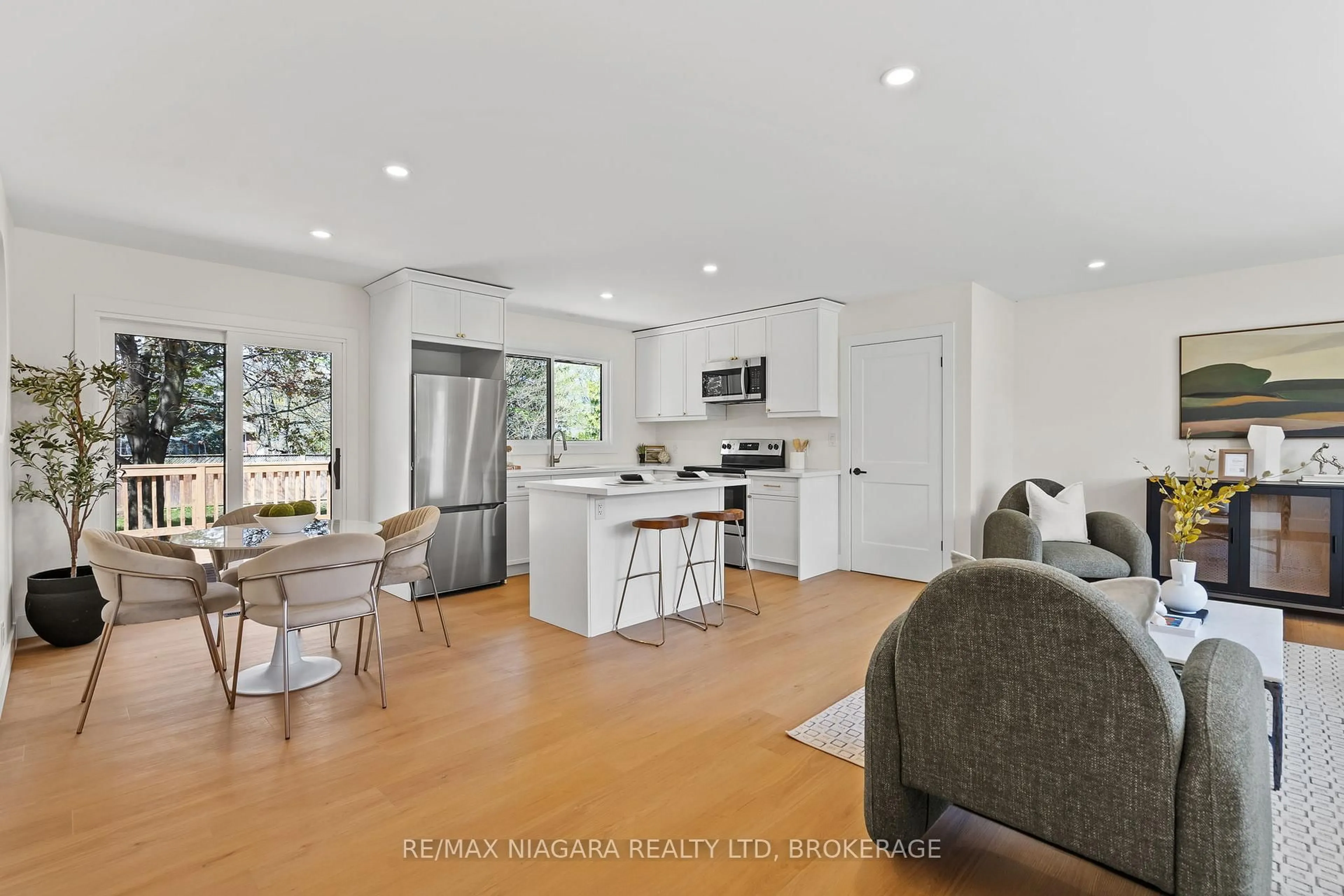 Open concept kitchen, unknown for 3555 Gainsborough Ave, Niagara Falls Ontario L2J 2T9