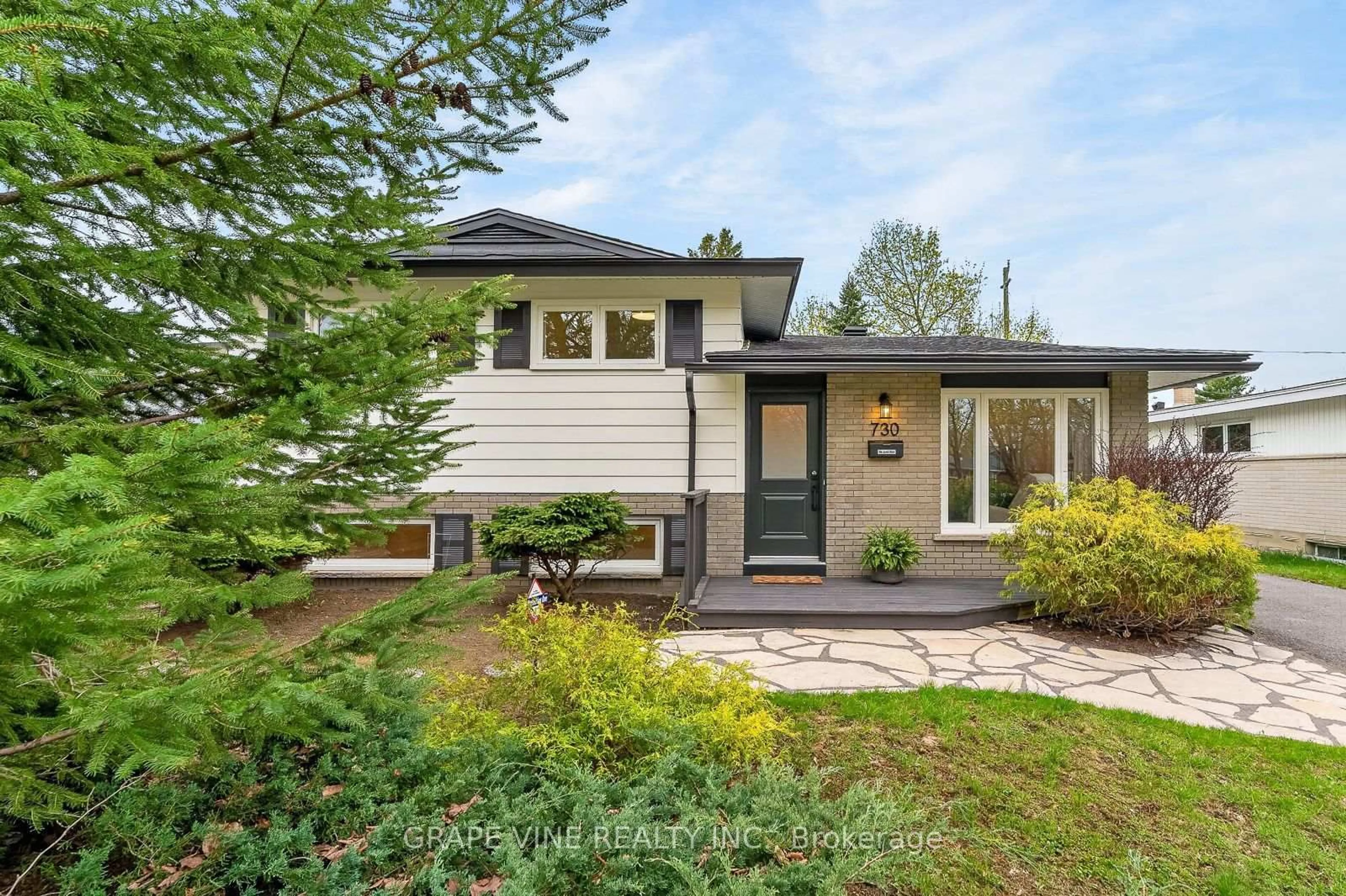 Home with vinyl exterior material, street for 730 Holt Cres, Ottawa Ontario K1G 2Y7