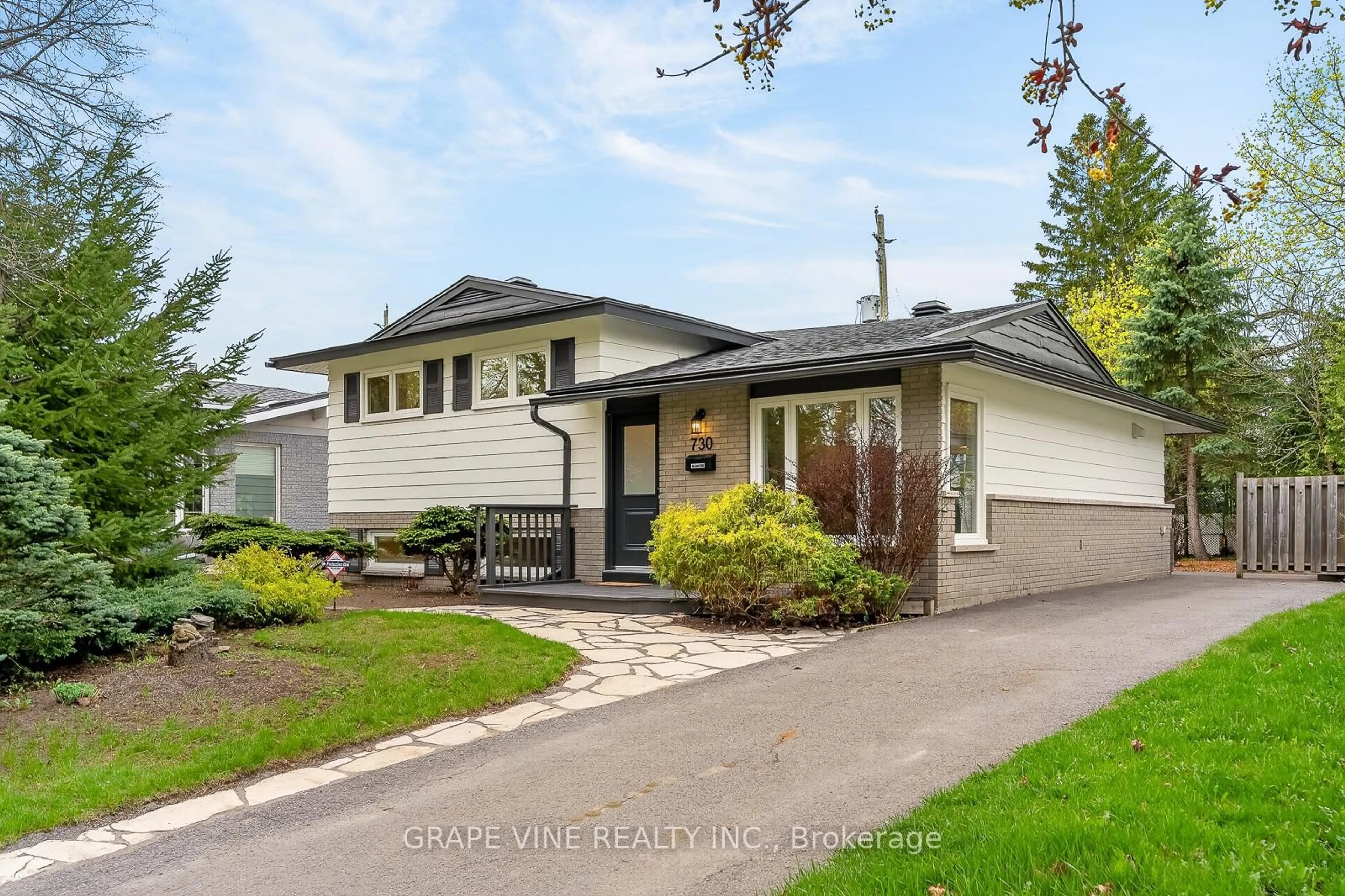 Home with vinyl exterior material, street for 730 Holt Cres, Ottawa Ontario K1G 2Y7