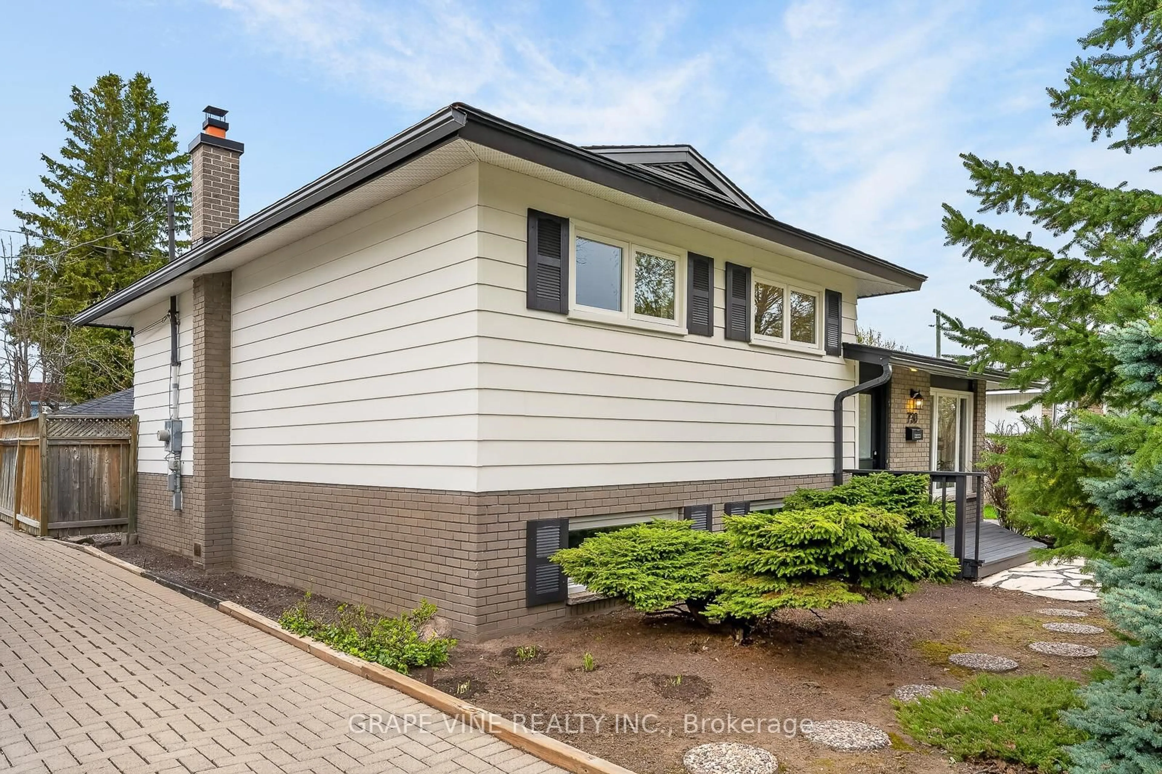 Home with vinyl exterior material, street for 730 Holt Cres, Ottawa Ontario K1G 2Y7