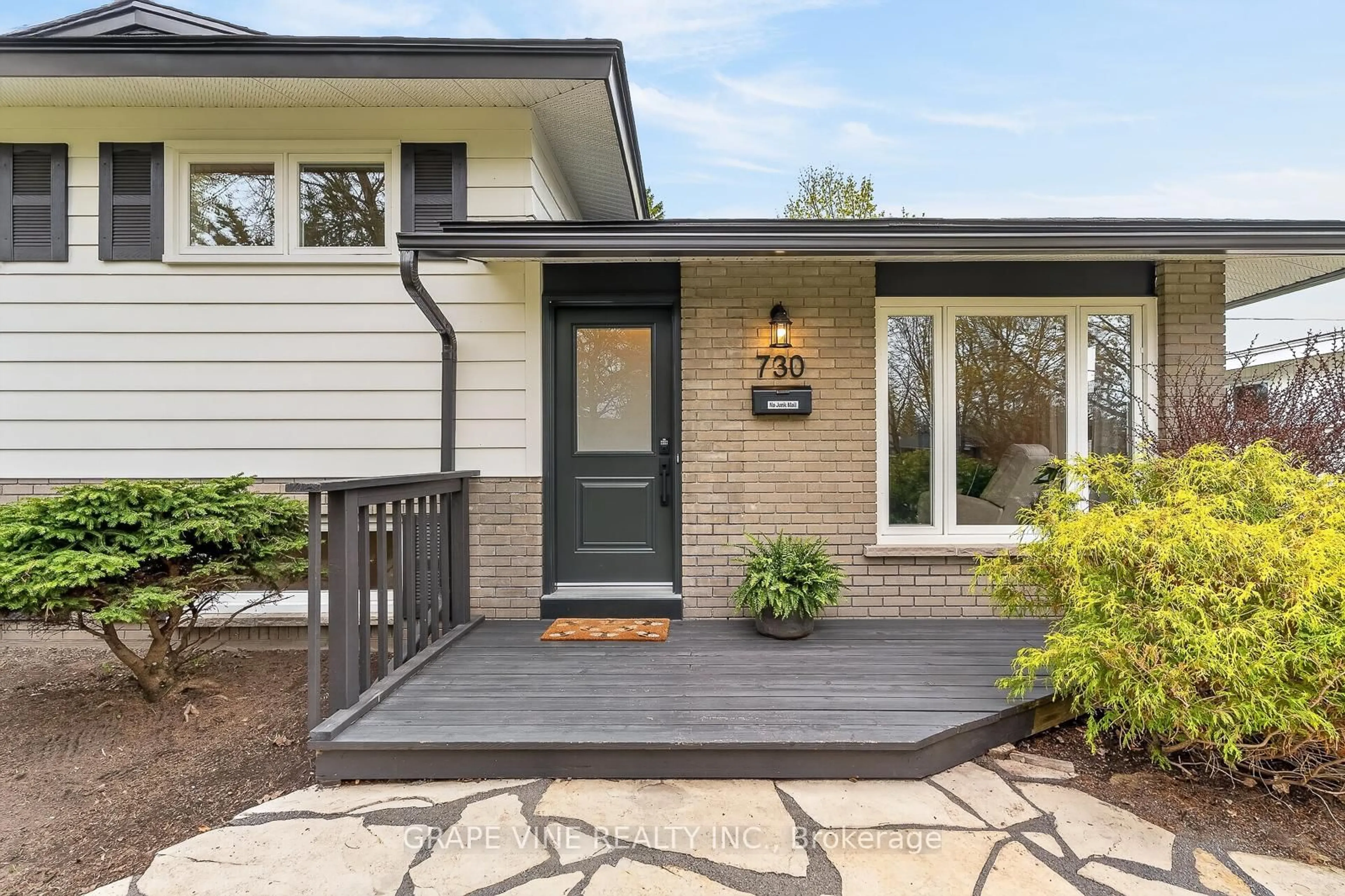 Home with vinyl exterior material, street for 730 Holt Cres, Ottawa Ontario K1G 2Y7