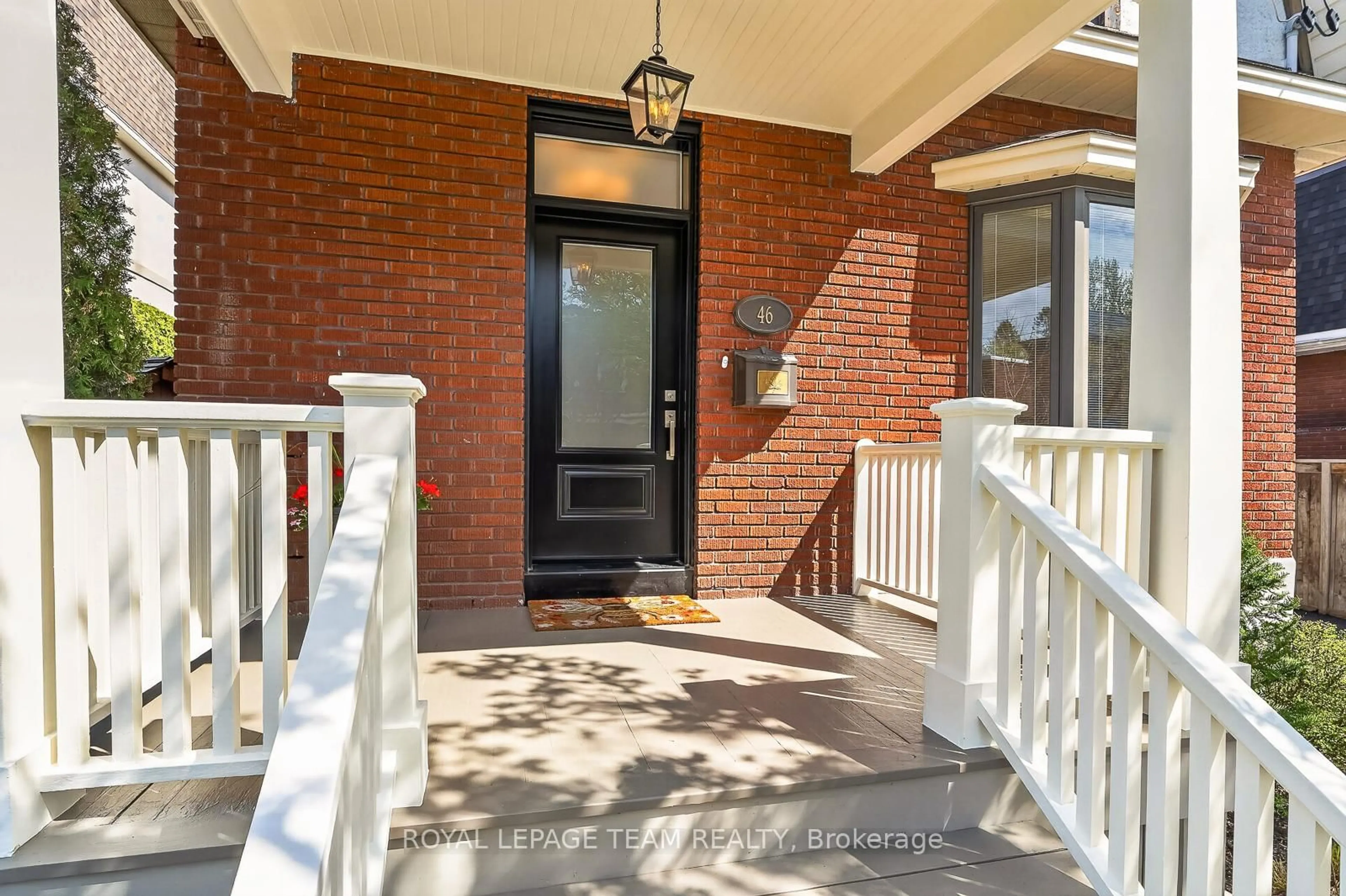 Indoor entryway for 46 Ivy Cres, Ottawa Ontario K1M 1X6