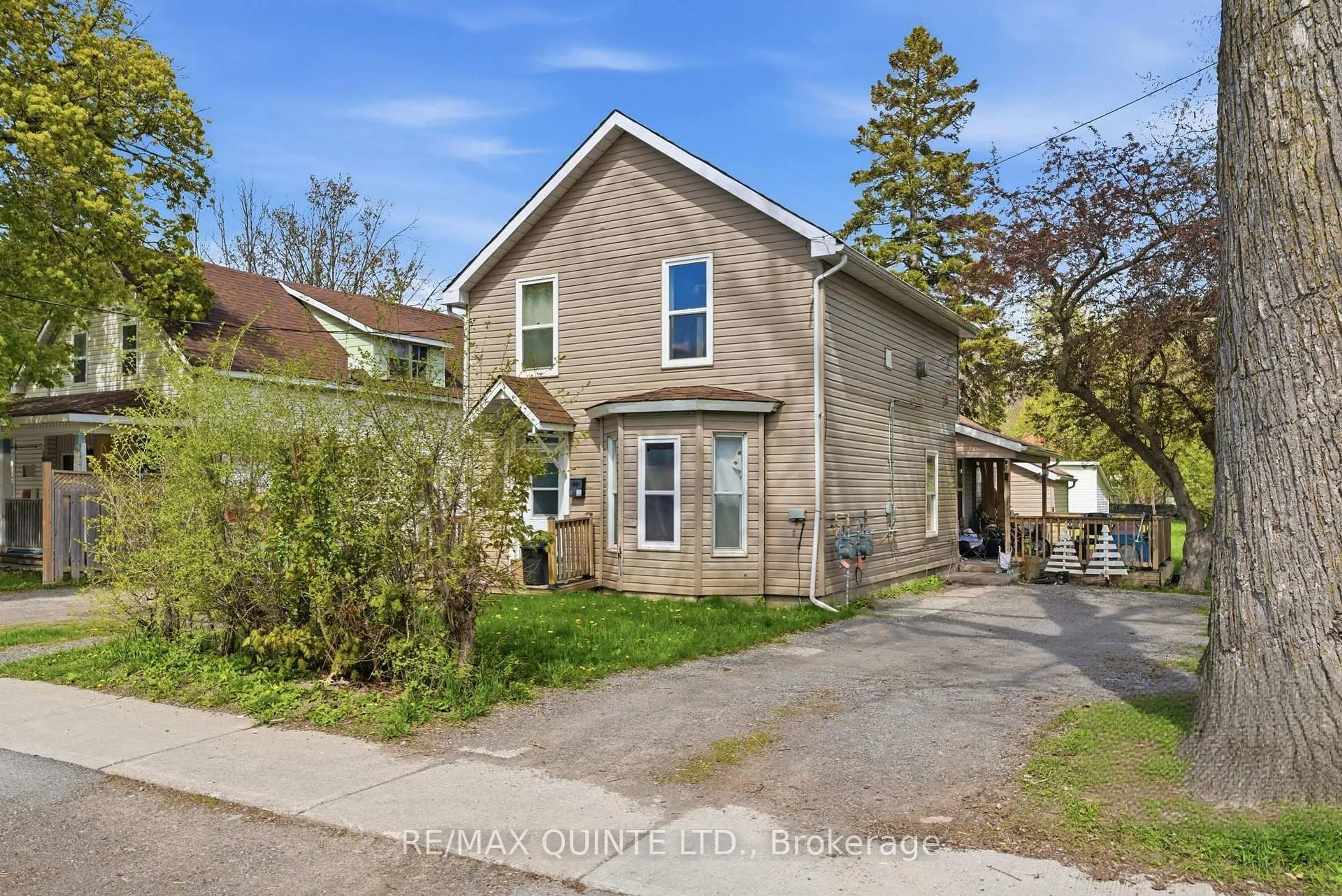A pic from outside/outdoor area/front of a property/back of a property/a pic from drone, street for 83 Grier St, Belleville Ontario K8P 3A2