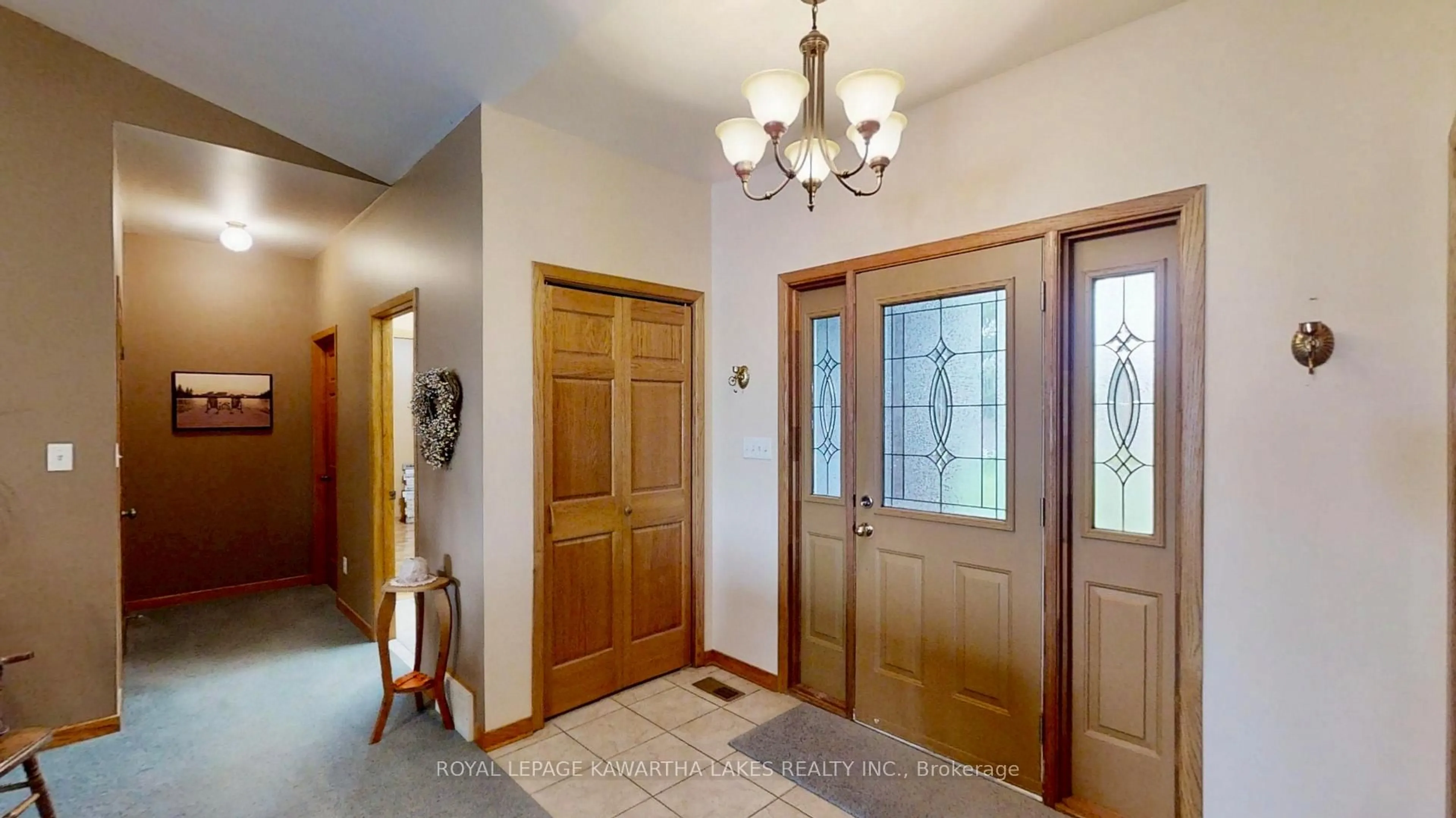 Indoor foyer for 21 Emerald St, Kawartha Lakes Ontario K9V 4R6
