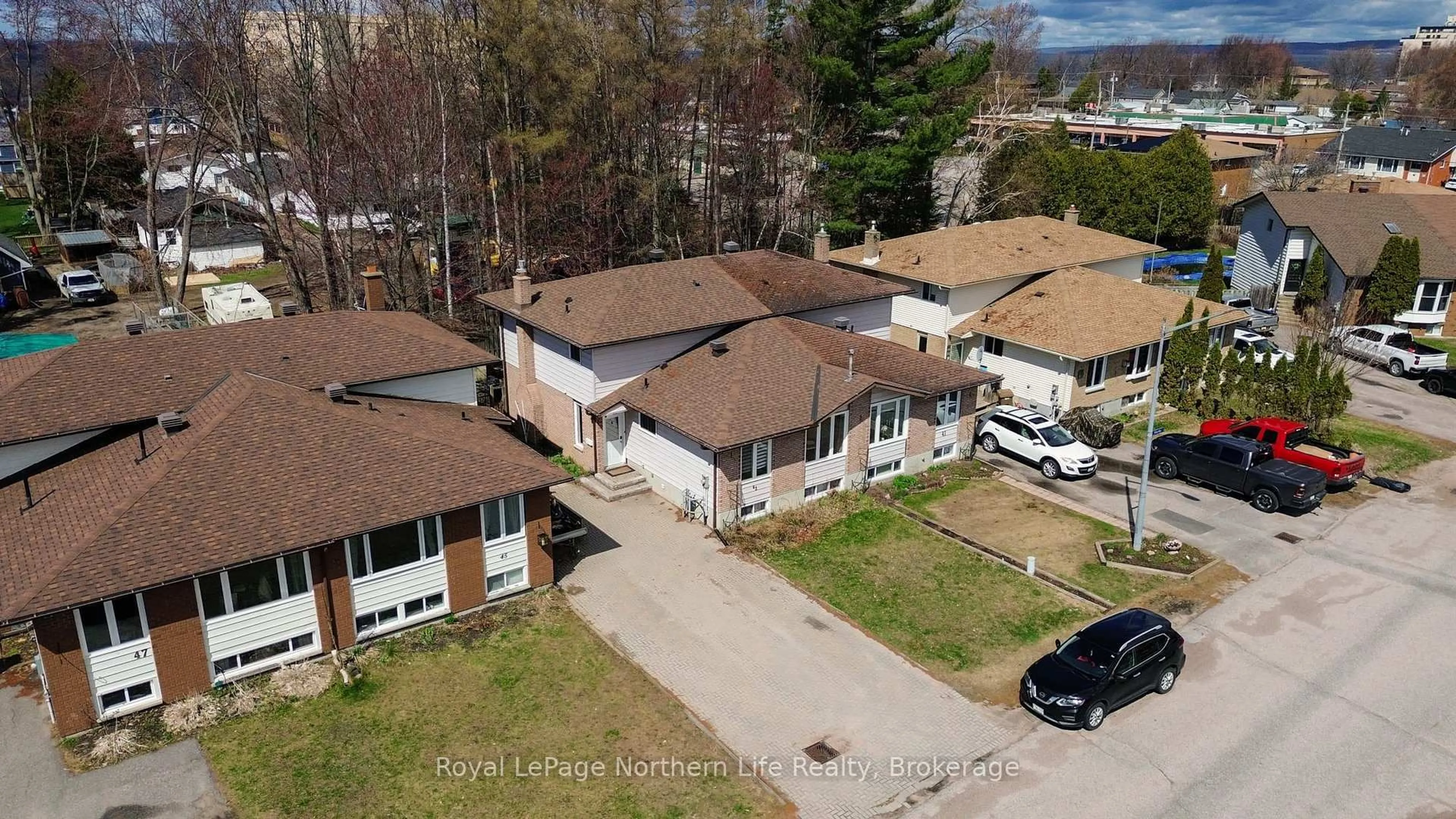 A pic from outside/outdoor area/front of a property/back of a property/a pic from drone, street for 43 Harris Dr, North Bay Ontario P1A 3Z1