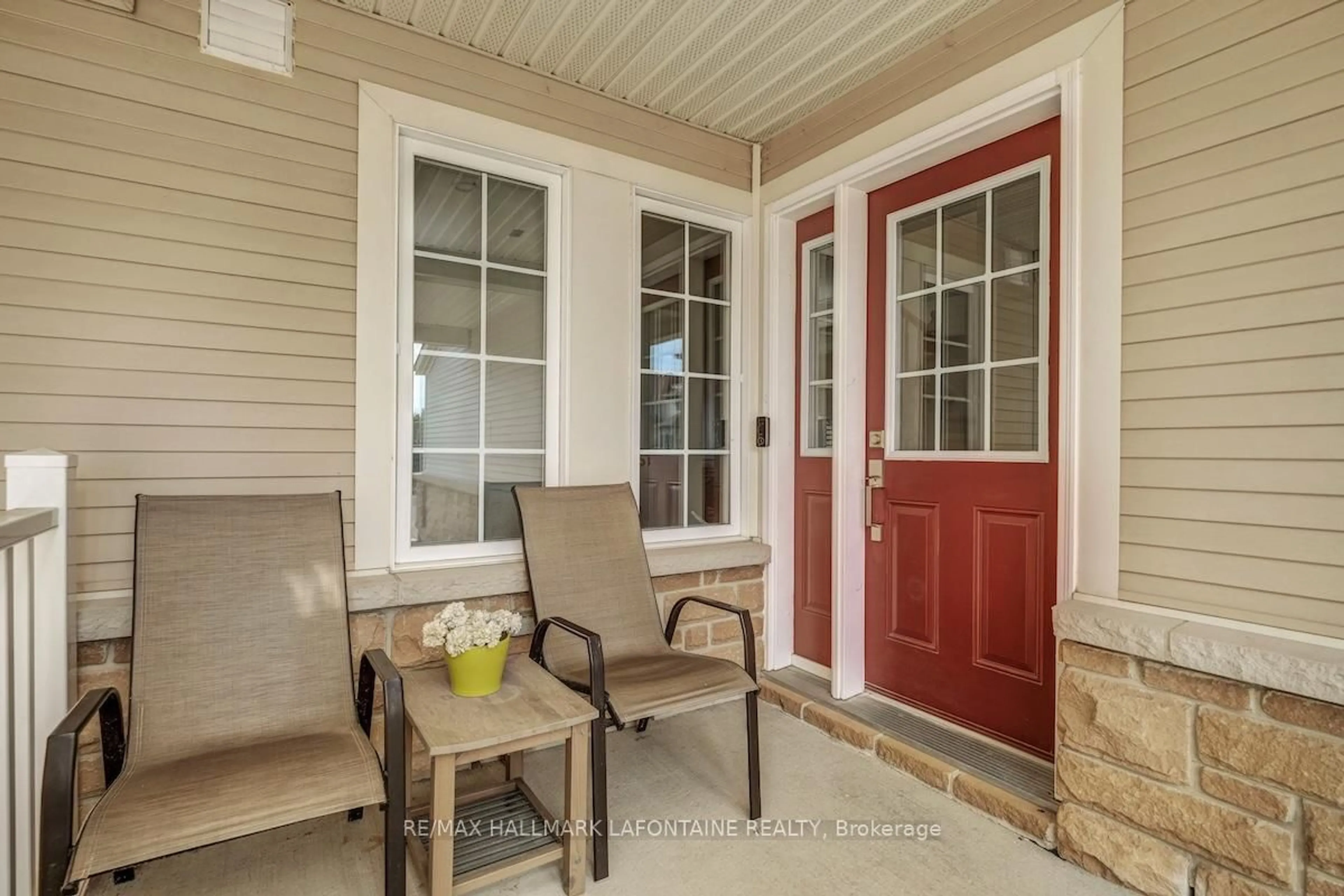 Indoor entryway for 442 Wisteria Cres, Ottawa Ontario K1V 0P1