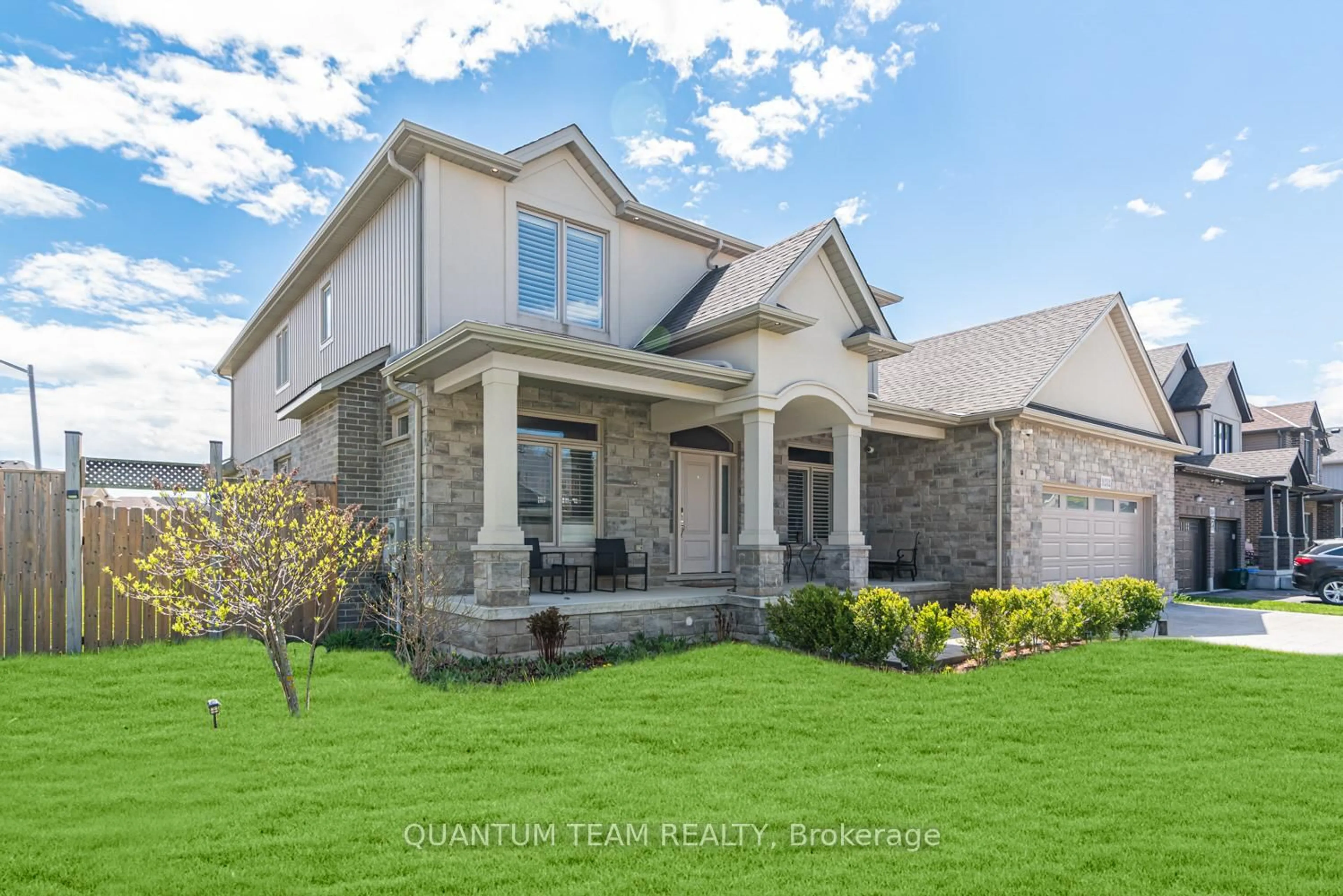 Home with brick exterior material, unknown for 9232 Shoveller Dr, Niagara Falls Ontario L2H 0M3