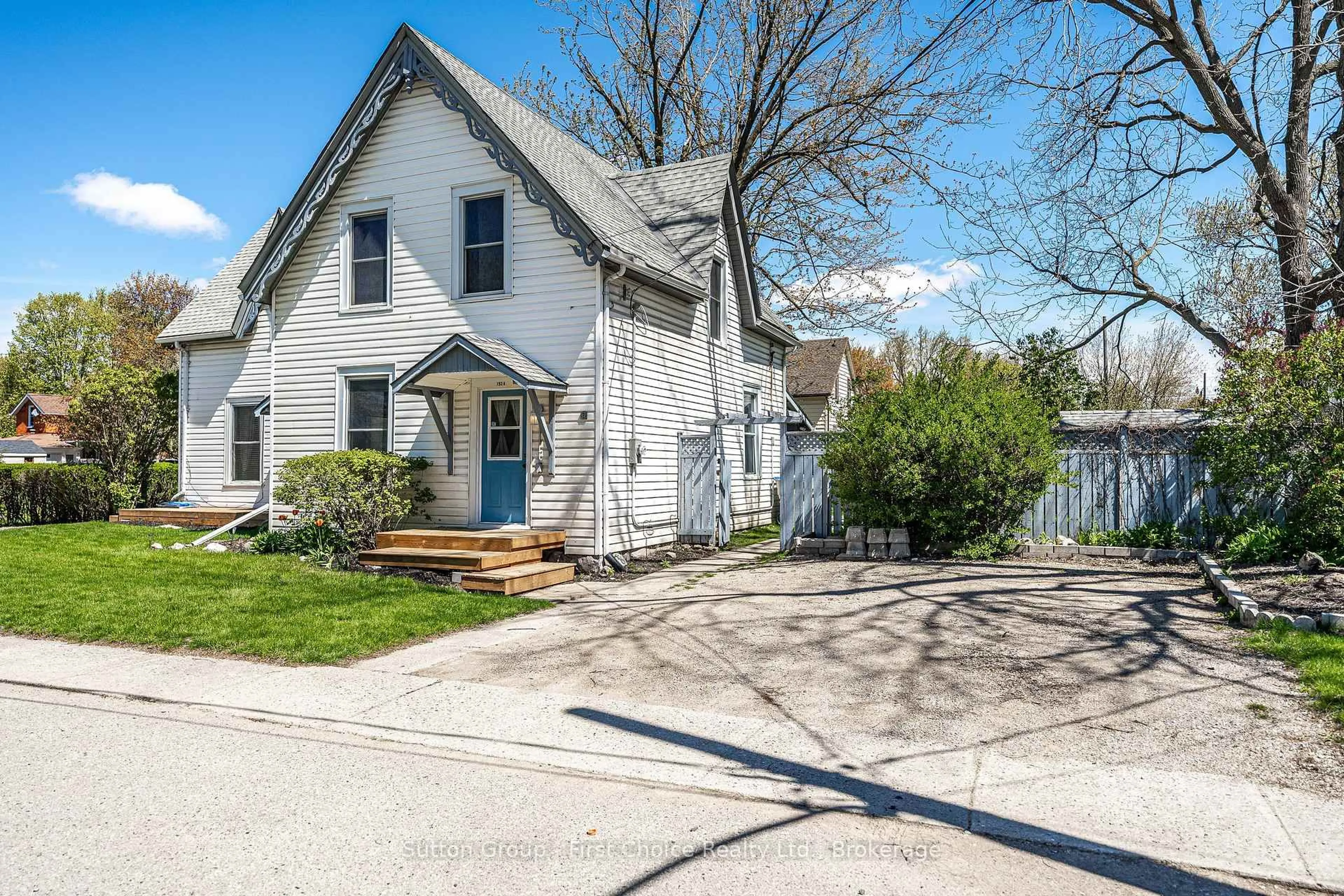 A pic from outside/outdoor area/front of a property/back of a property/a pic from drone, street for 193 Ontario Rd, West Perth Ontario N0K 1N0