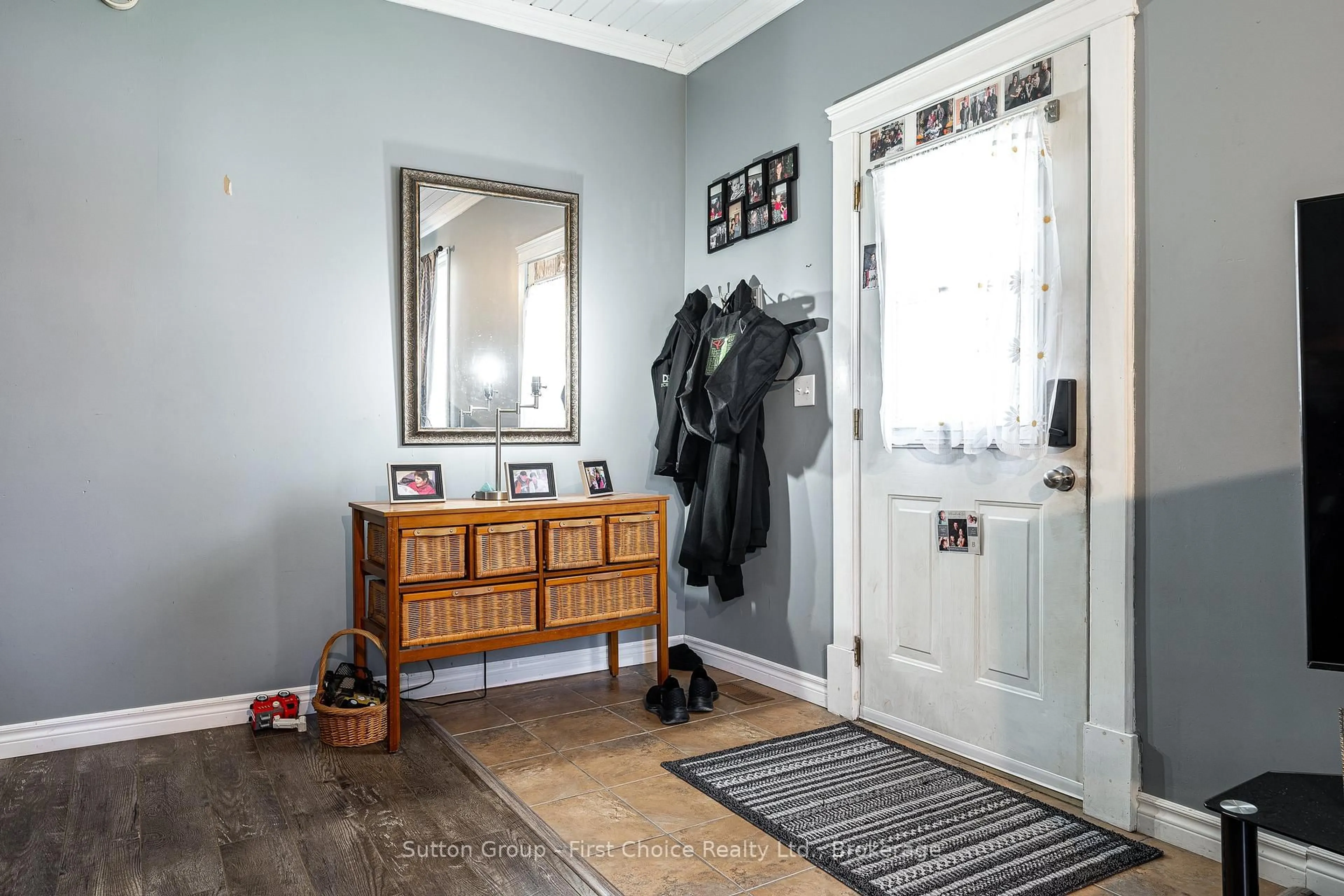 Indoor entryway for 193 Ontario Rd, West Perth Ontario N0K 1N0