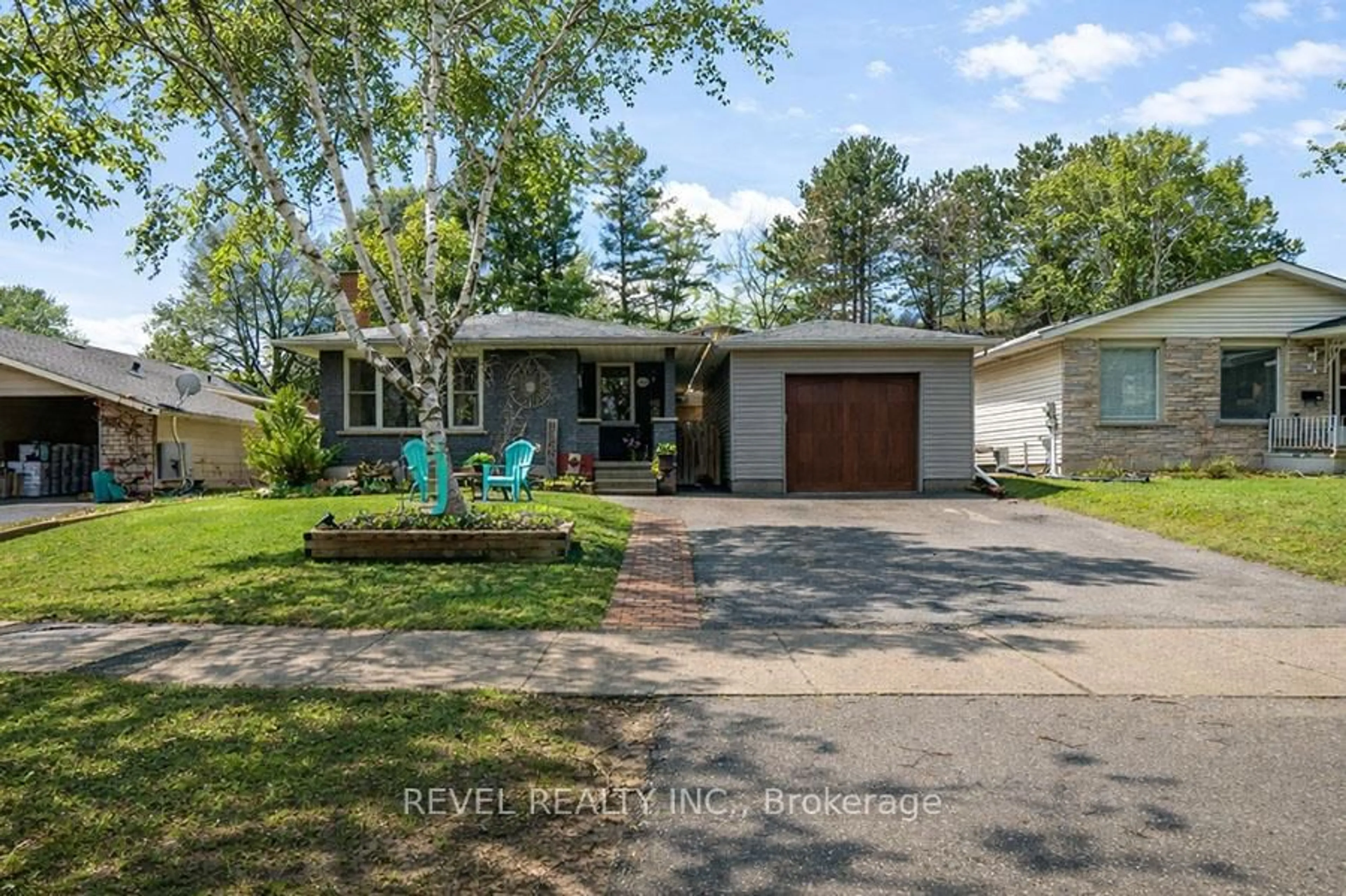 Home with vinyl exterior material, street for 102 Century Hill Dr, Kitchener Ontario N2E 2H8