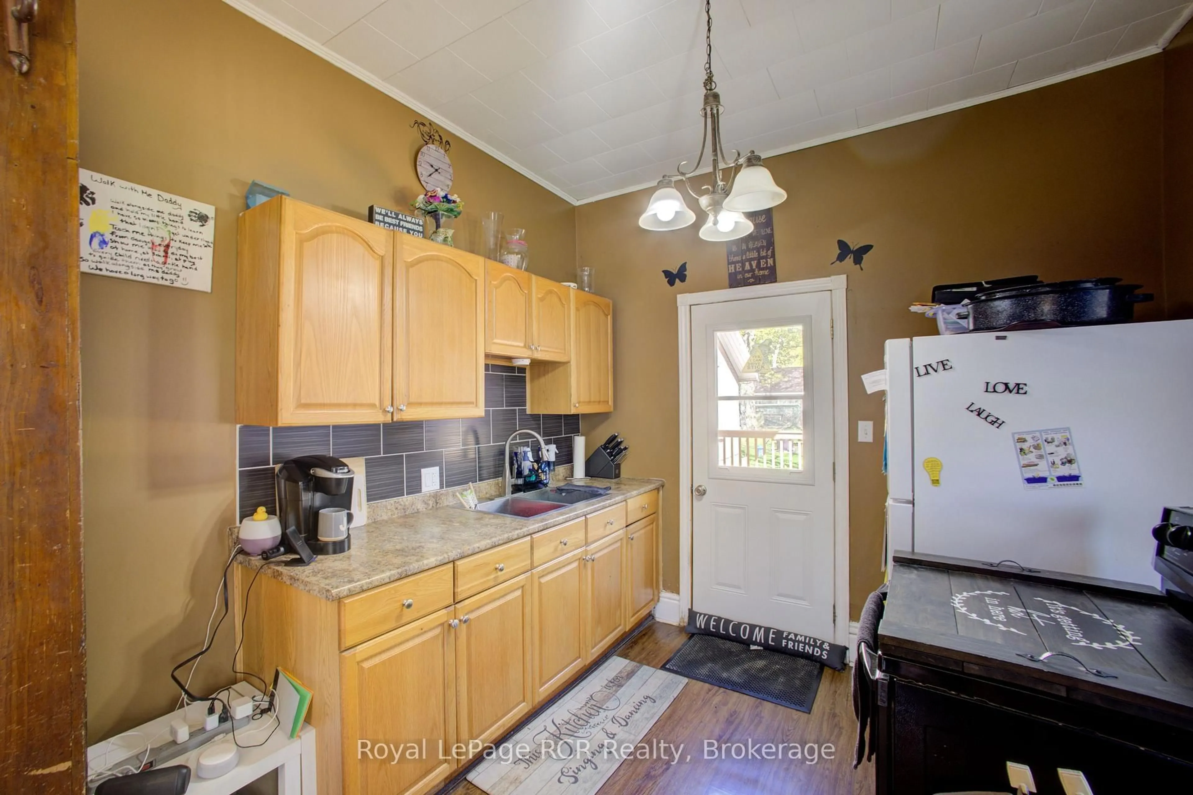 Standard kitchen, ceramic/tile floor for 145 Frederick St, Wellington North Ontario N0G 1A0