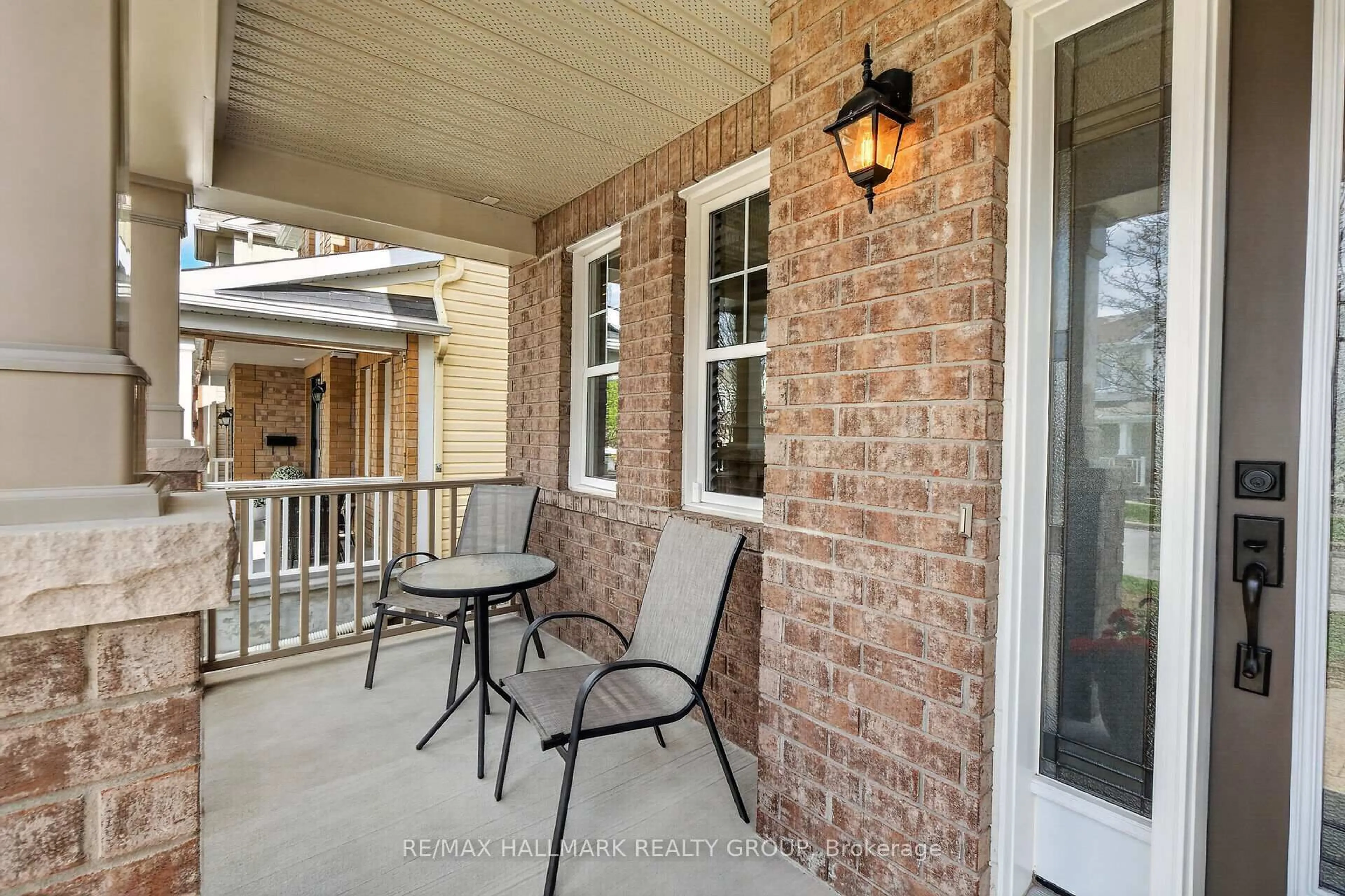 Patio, street for 516 Sunlit Circ, Ottawa Ontario K4A 0V4