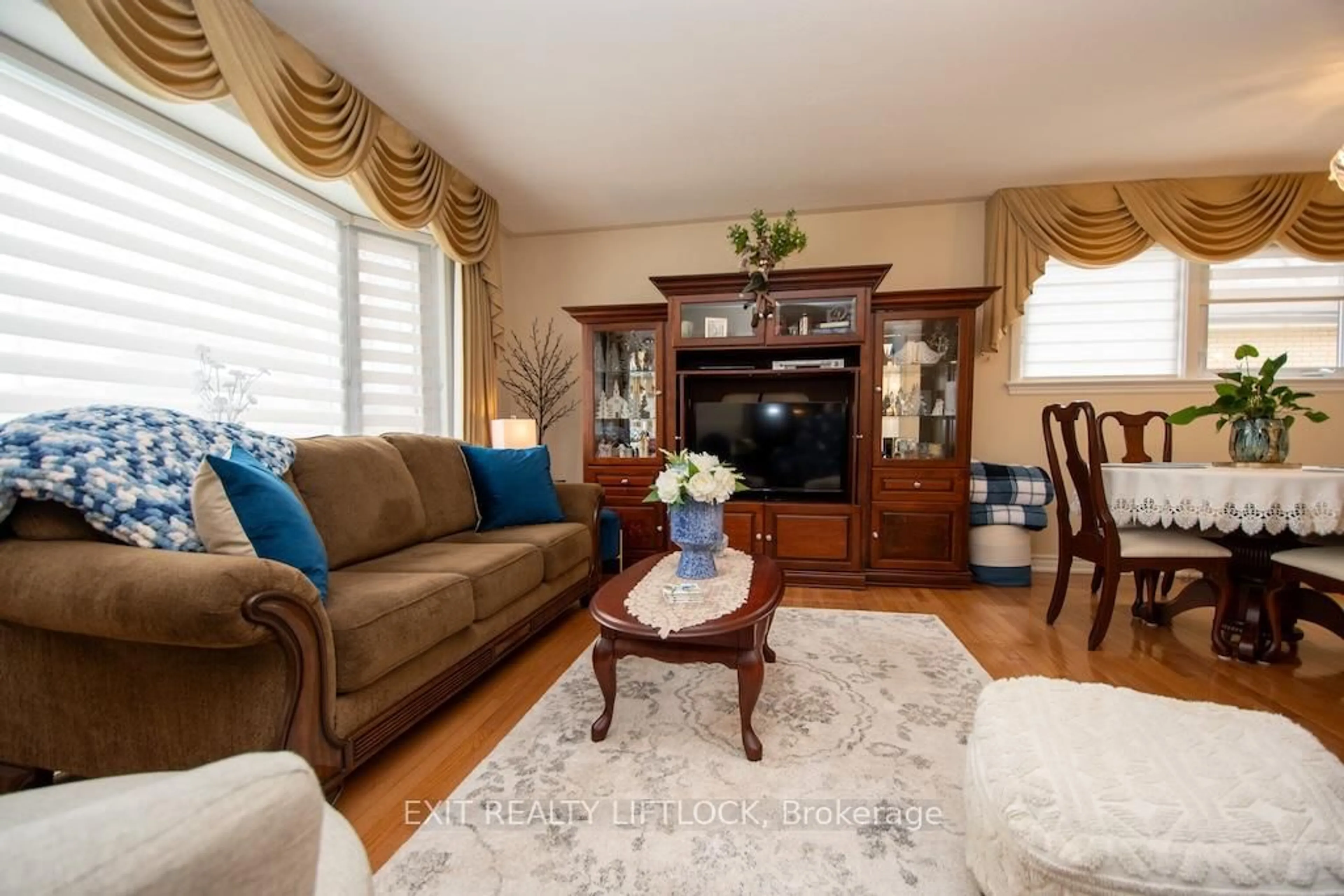 Living room with furniture, unknown for 529 Shirley Ave, Peterborough Ontario K9J 5N9