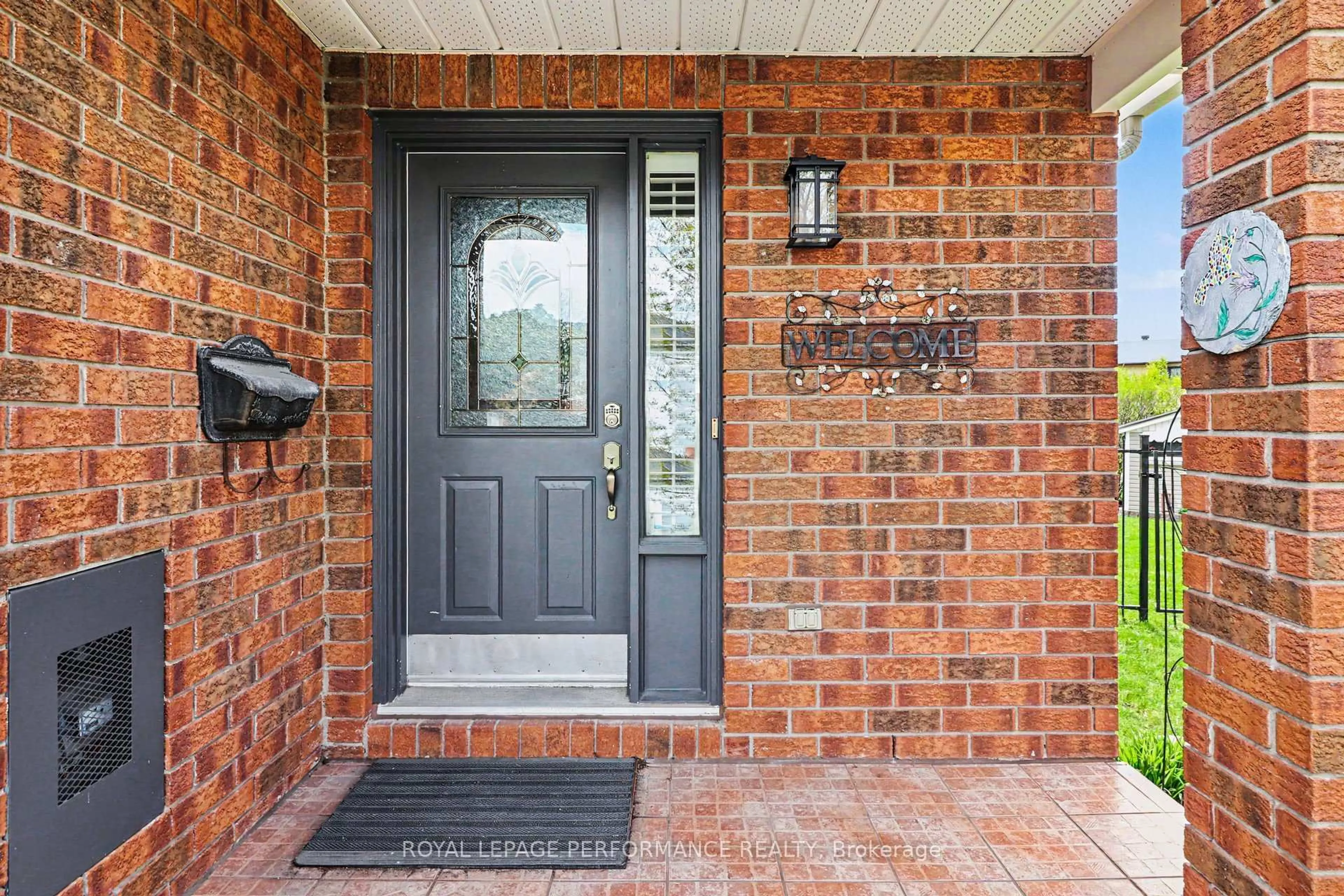 Unknown for 1702 Jobin Cres, Ottawa Ontario K1J 1C5