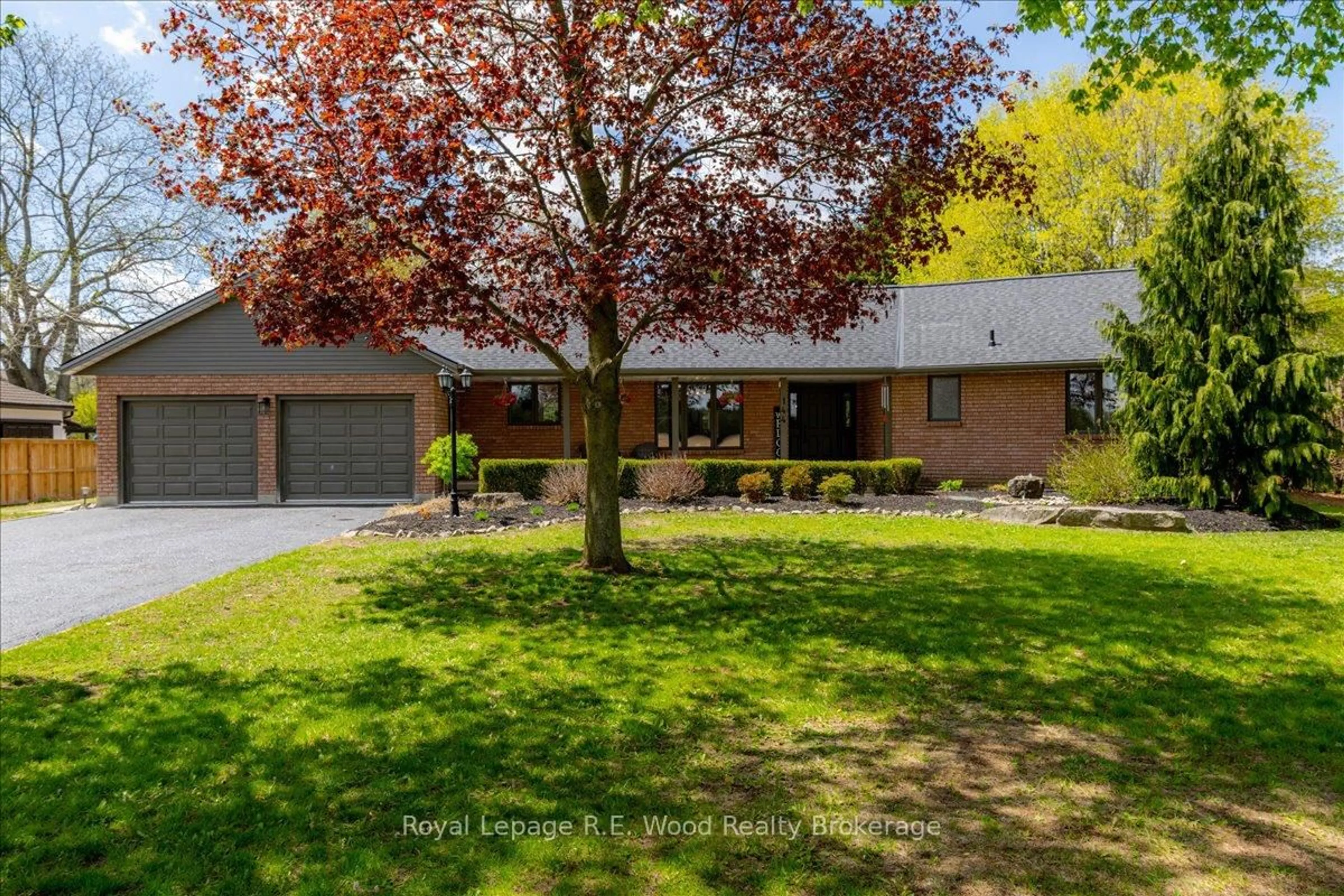 A pic from outside/outdoor area/front of a property/back of a property/a pic from drone, street for 144 Dover St, Norwich Ontario N0J 1R0