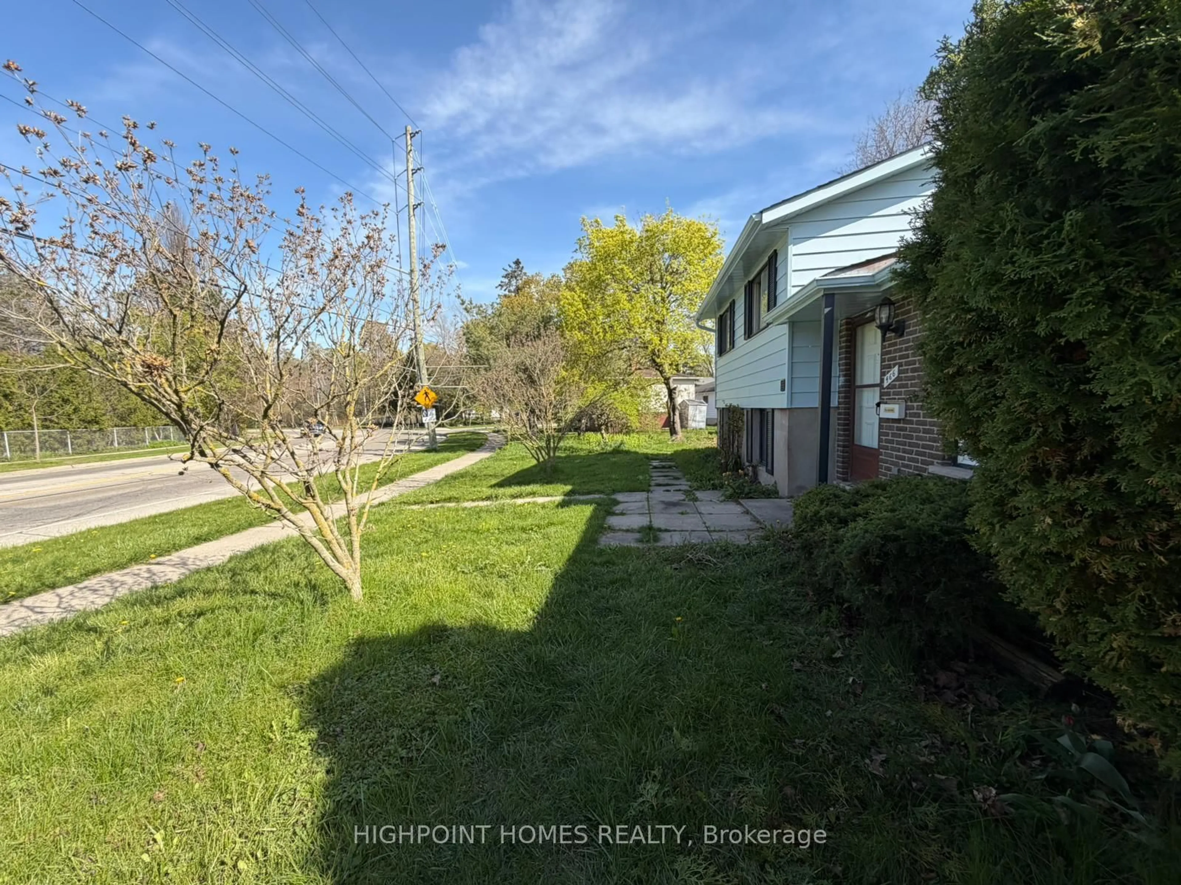A pic from outside/outdoor area/front of a property/back of a property/a pic from drone, street for 466 Midwood Cres, Waterloo Ontario N2L 5N5